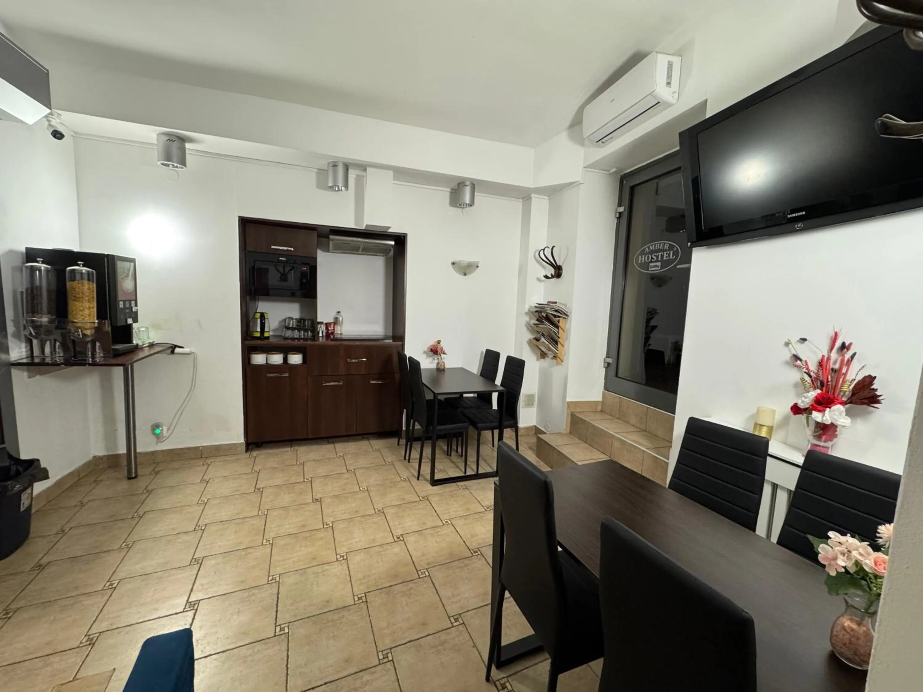 Restaurant/places to eat in Amber Hostel