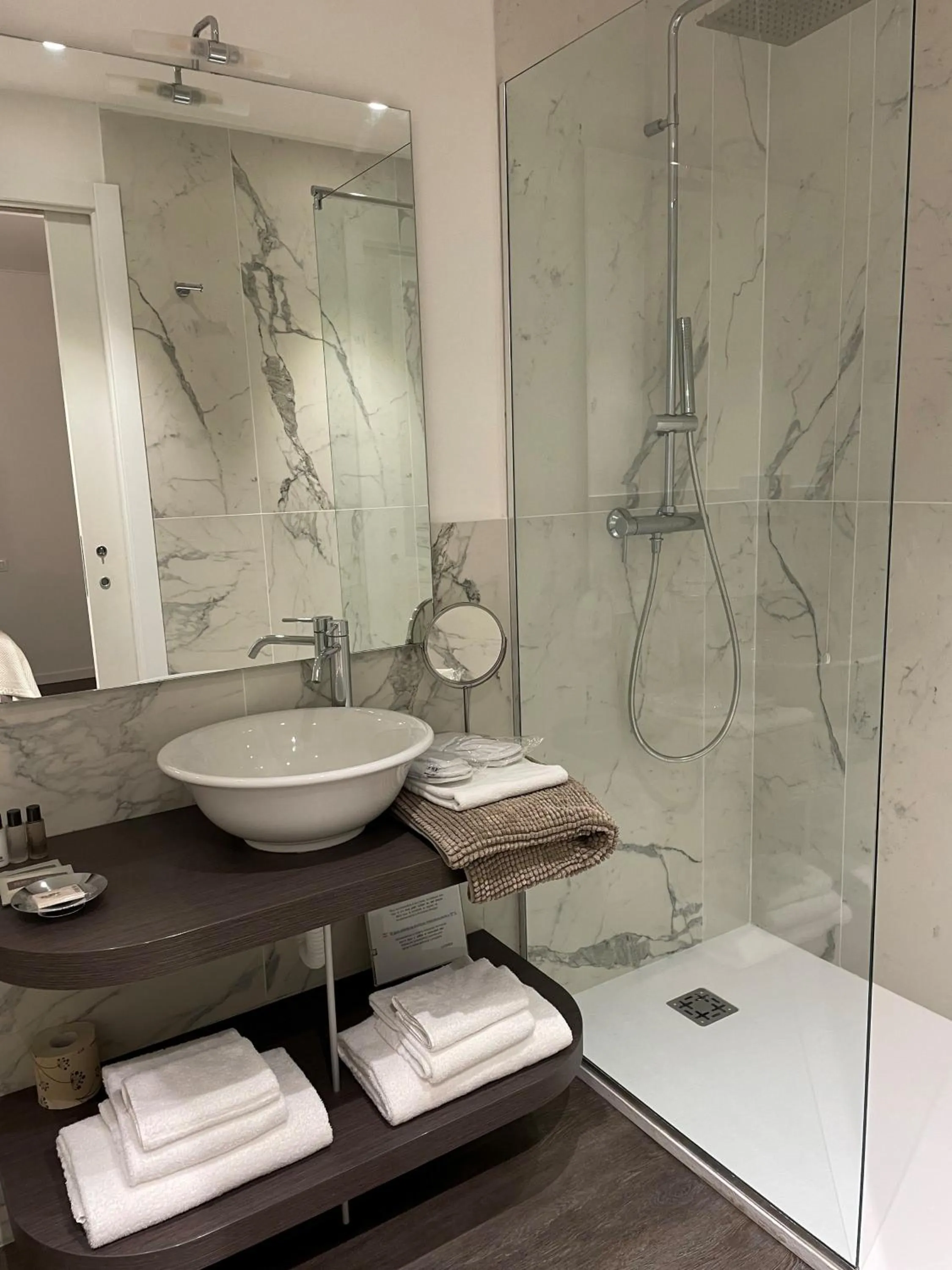 Shower in Studio Inn Centrale & Milano Urban Padel