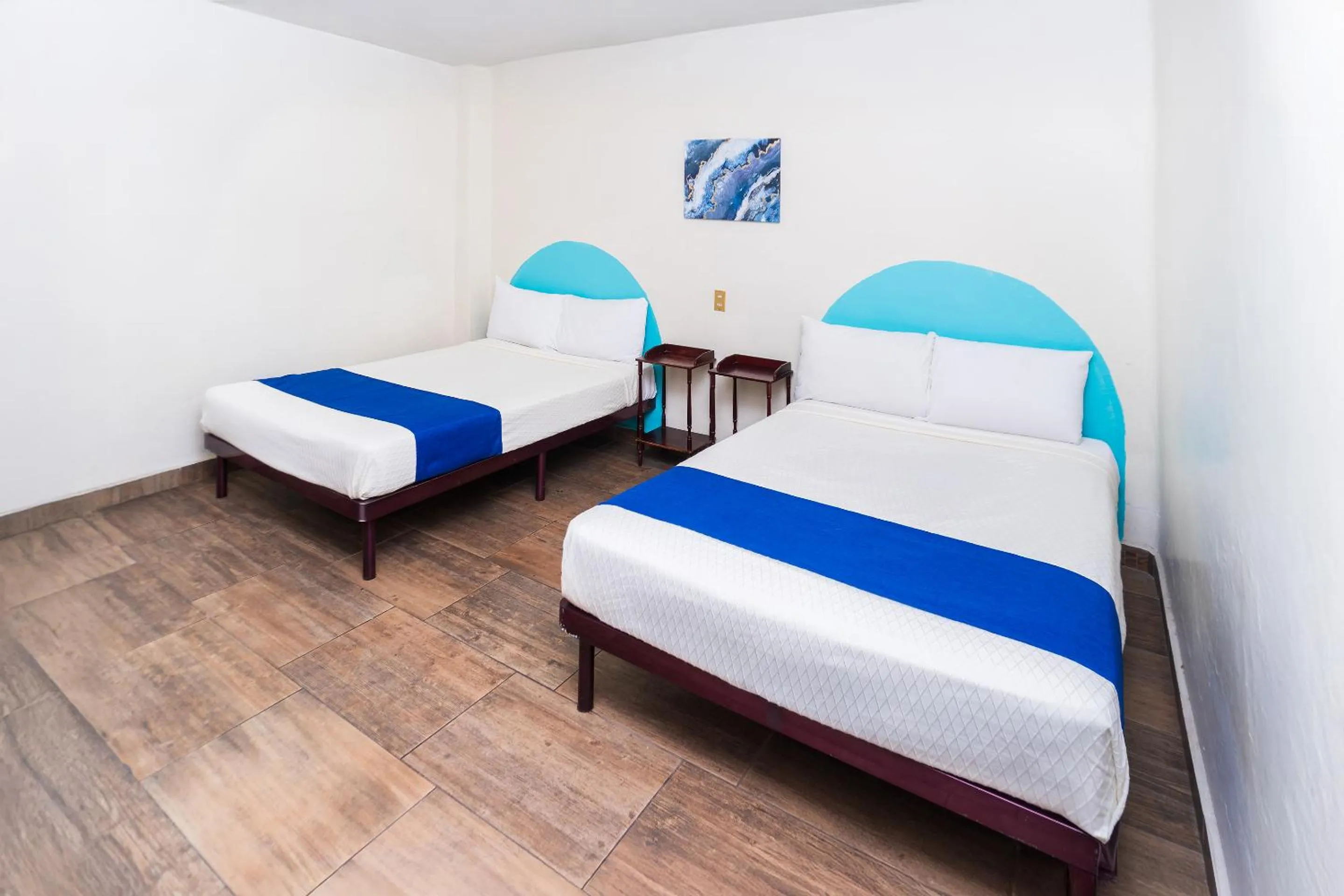 Bedroom, Bed in Capital O Nueva York, Guadalajara centro downtown