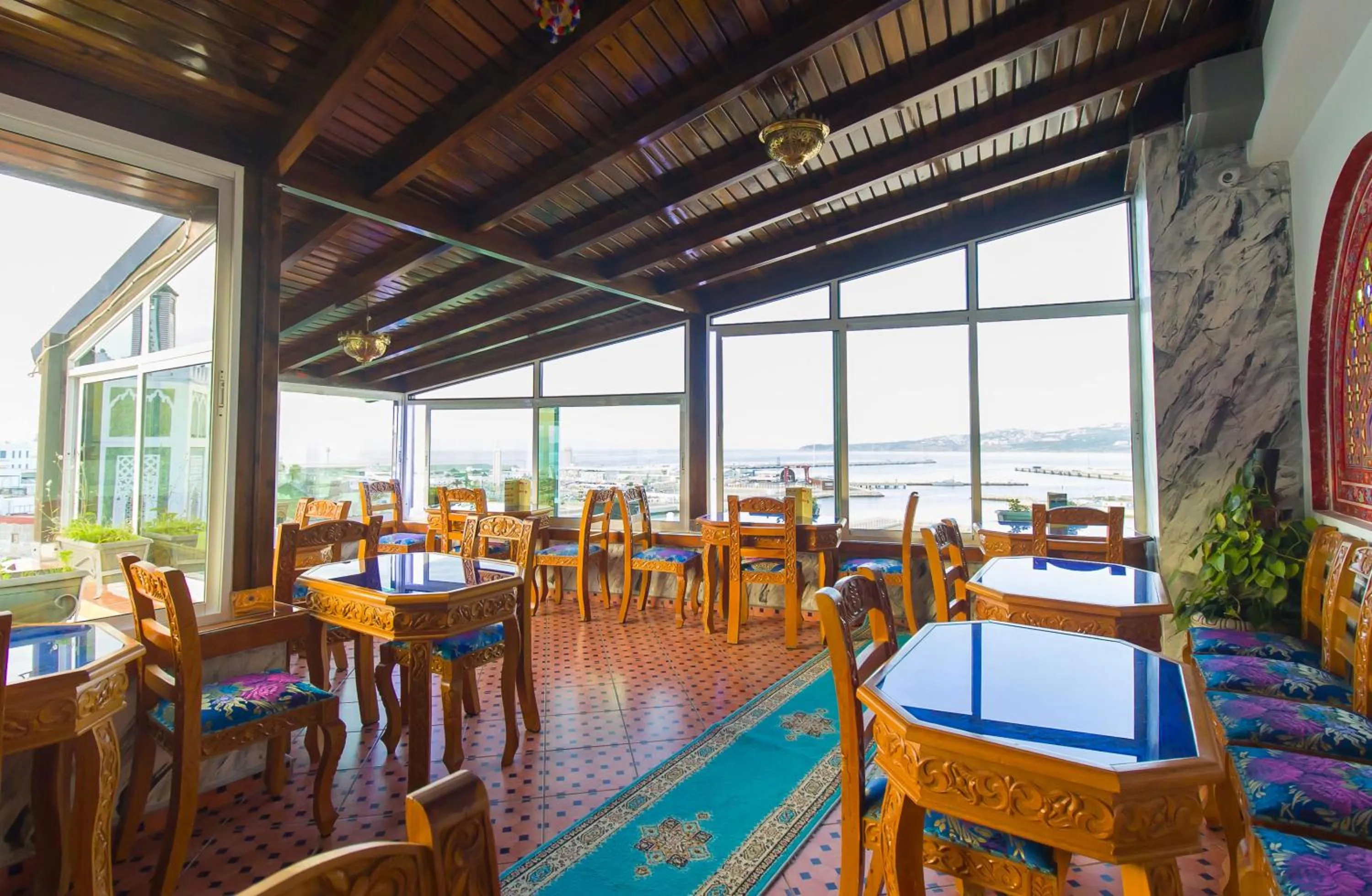 Restaurant/places to eat in Mamora Bay