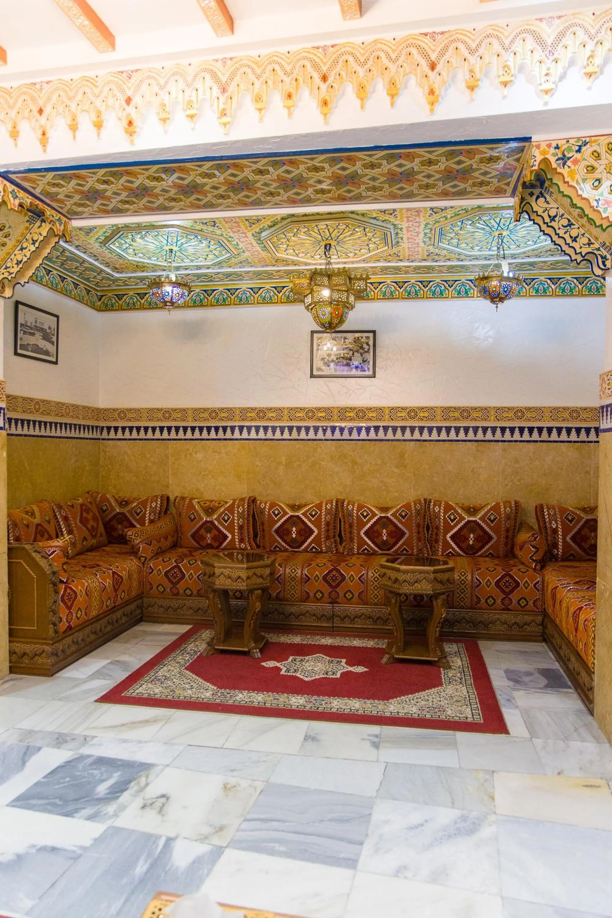 Seating area in Mamora Bay