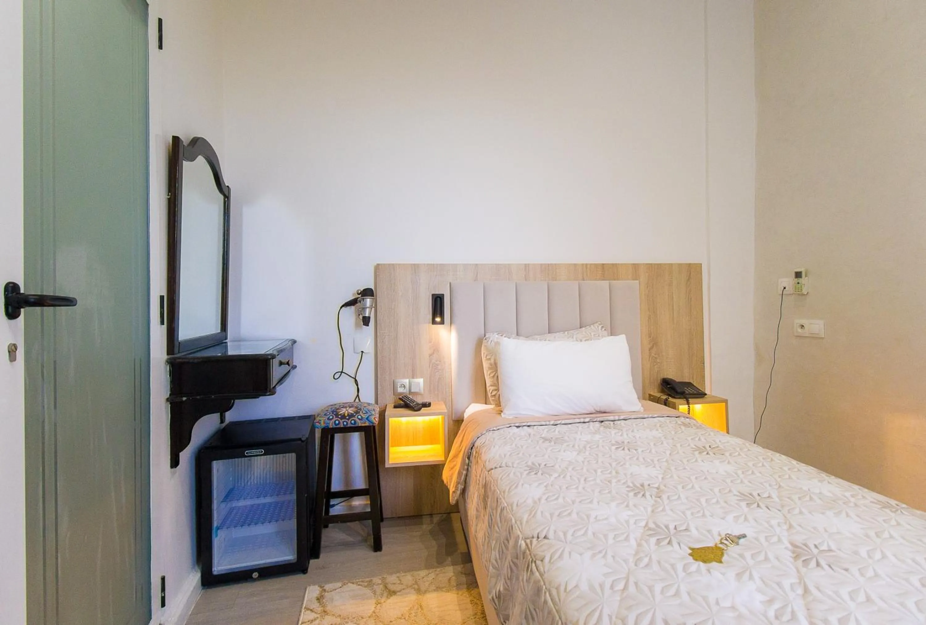 Photo of the whole room, Bed in Mamora Bay