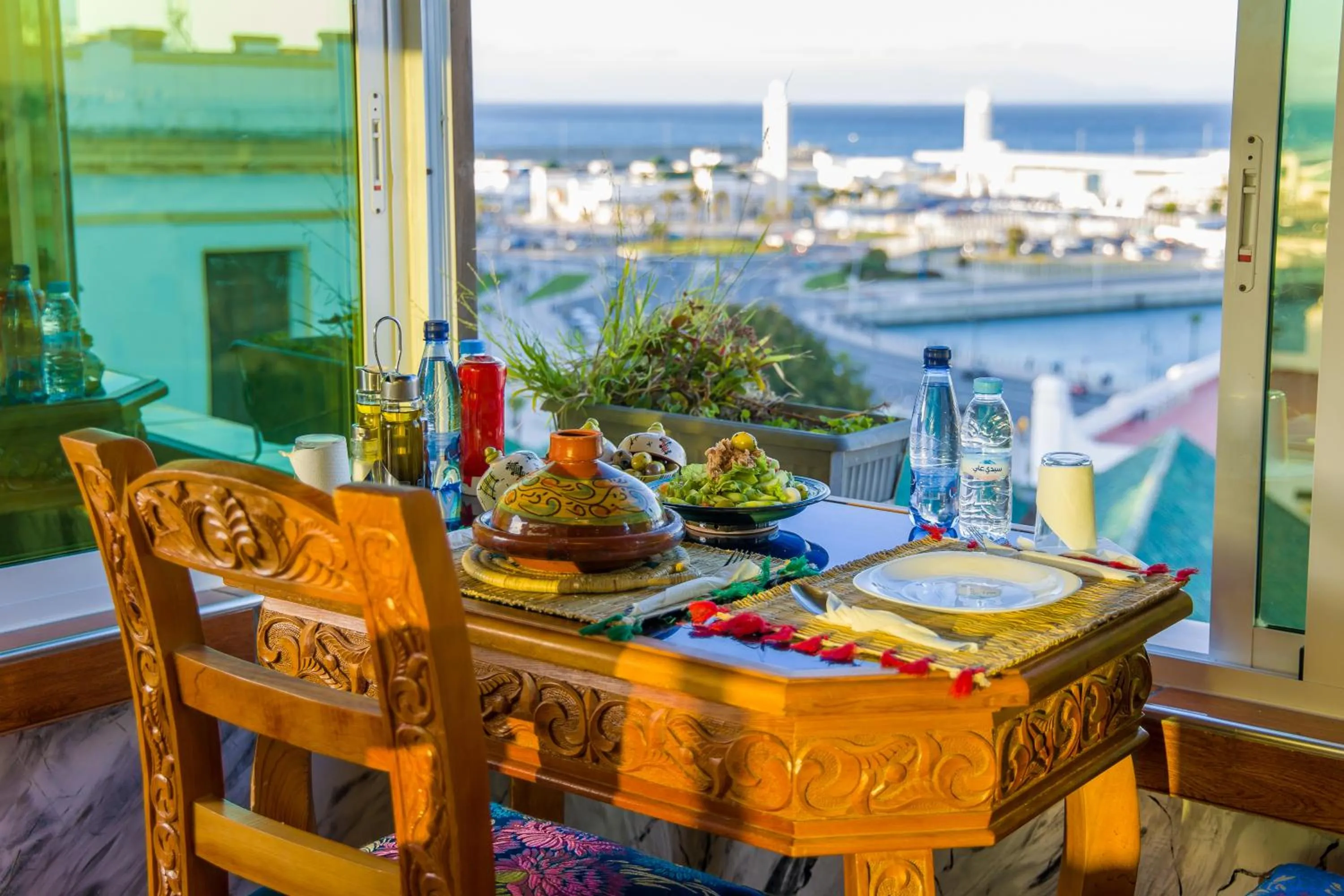 Food and drinks in Mamora Bay