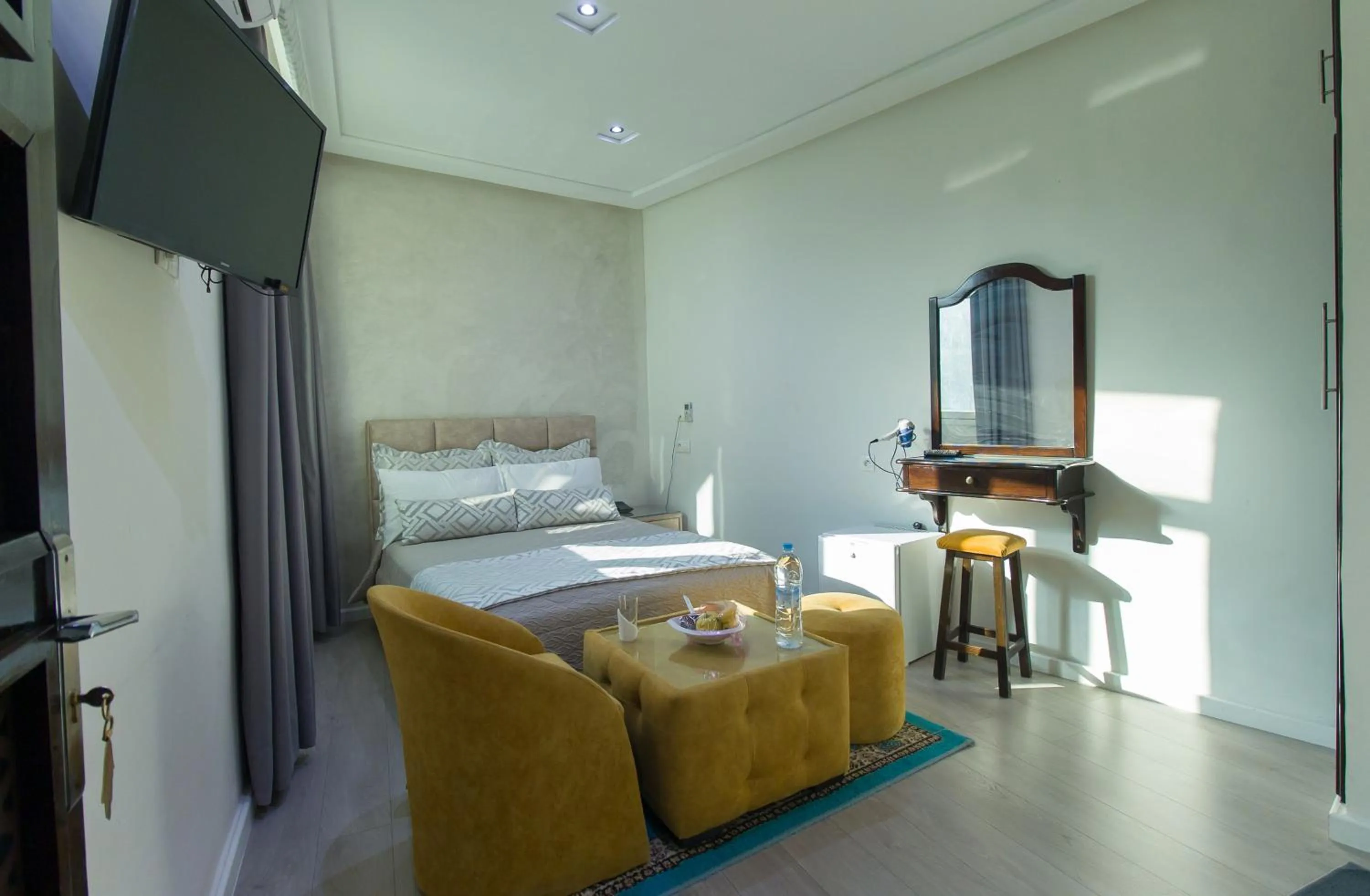 Photo of the whole room, Bed in Mamora Bay