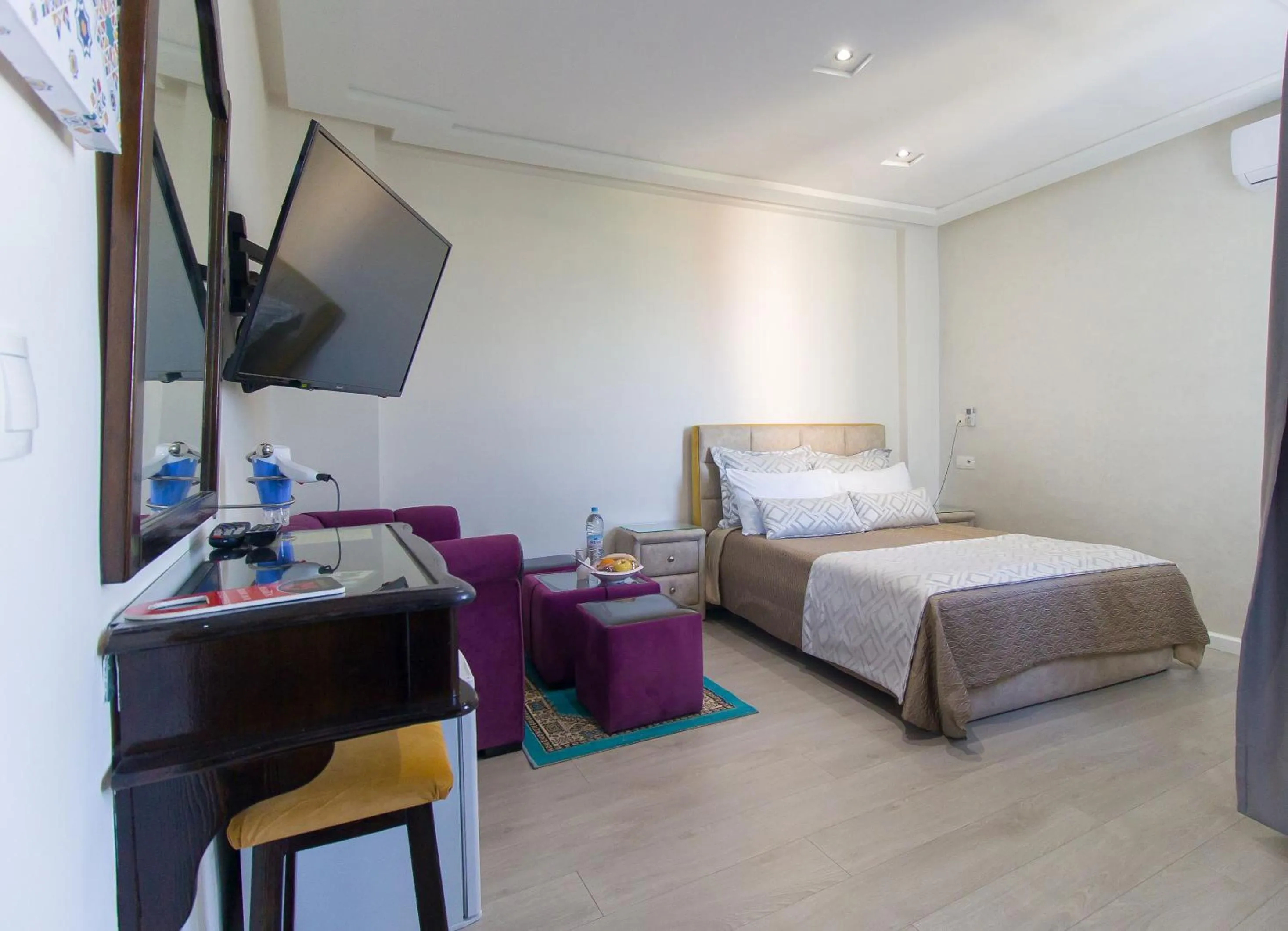 Photo of the whole room, Bed in Mamora Bay