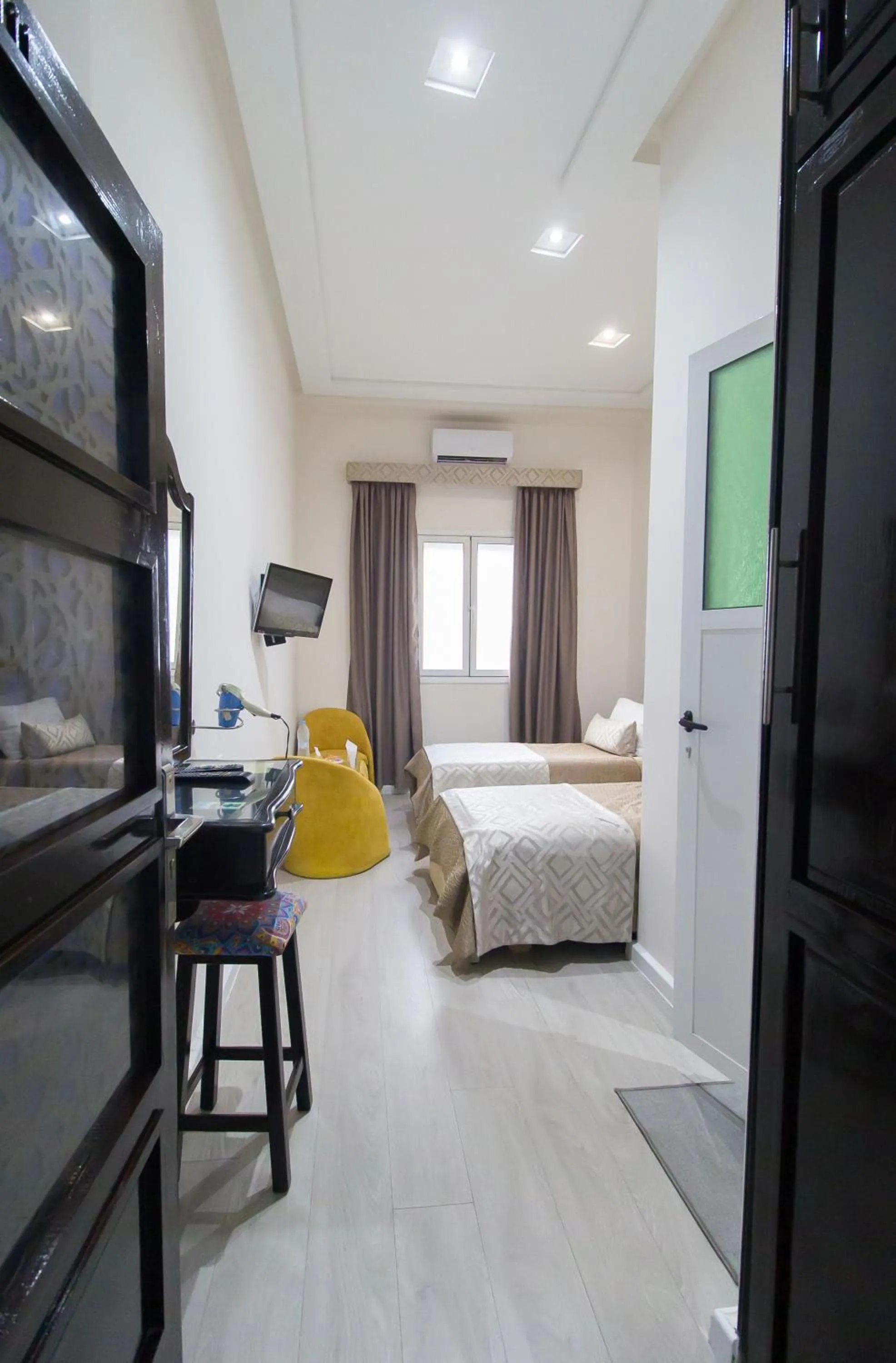 Photo of the whole room, Bed in Mamora Bay