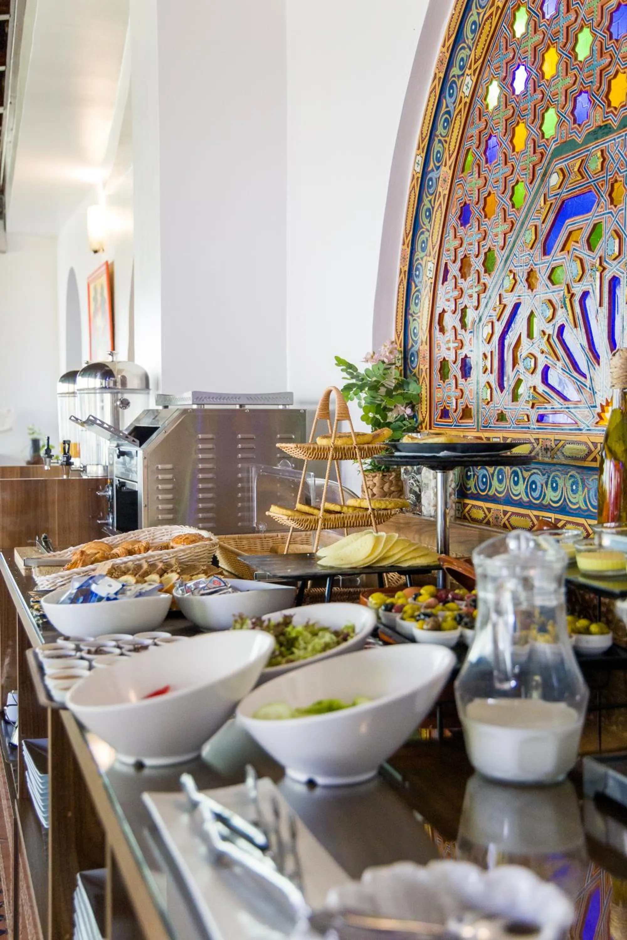 Buffet breakfast in Mamora Bay