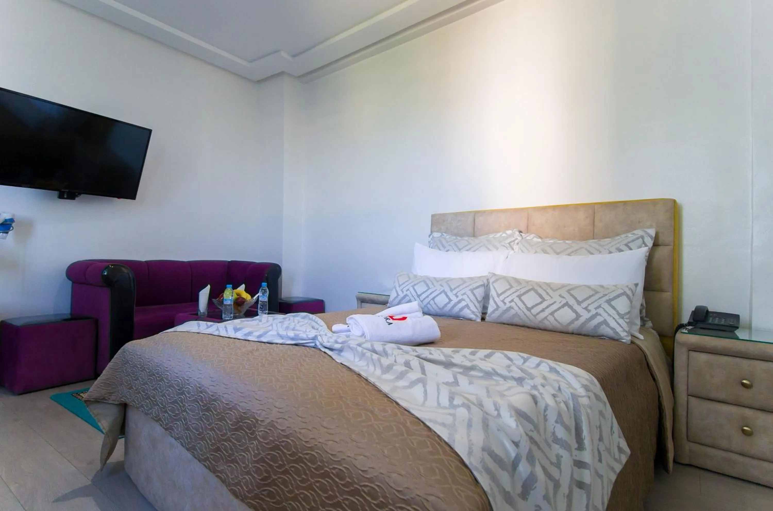 Photo of the whole room, Bed in Mamora Bay