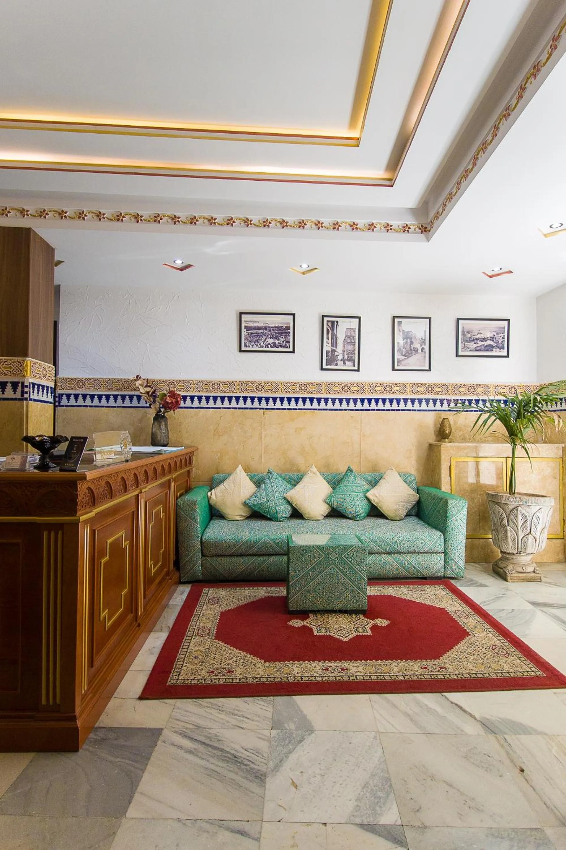 Seating area in Mamora Bay