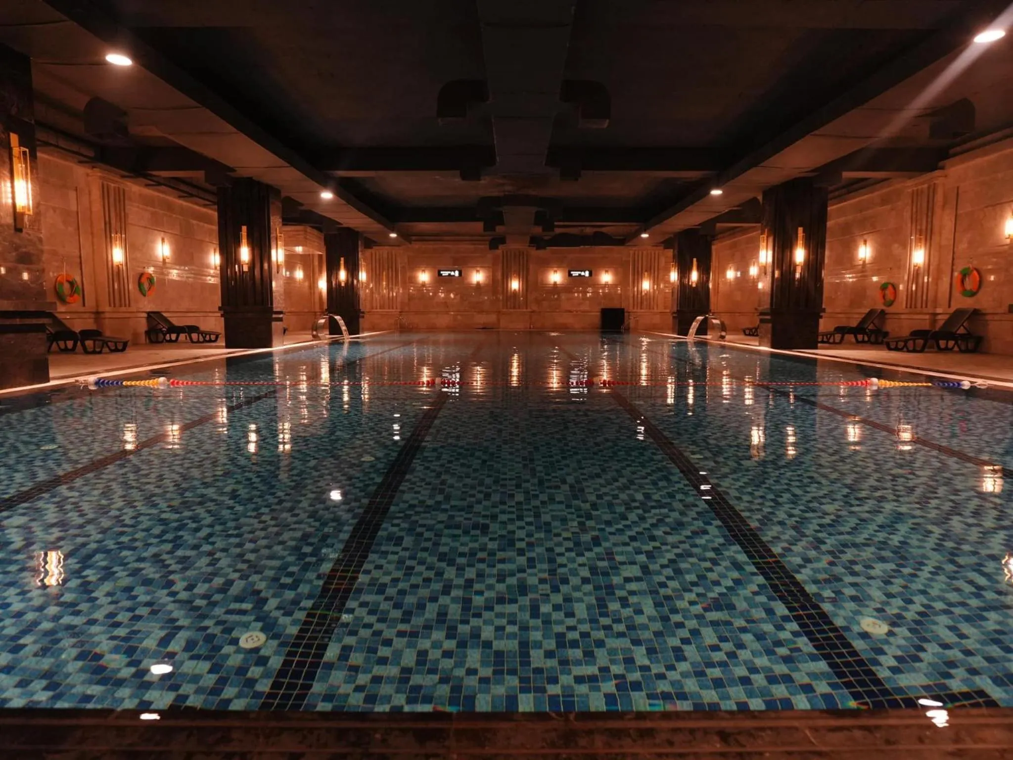 Swimming pool in Helmond Hotel
