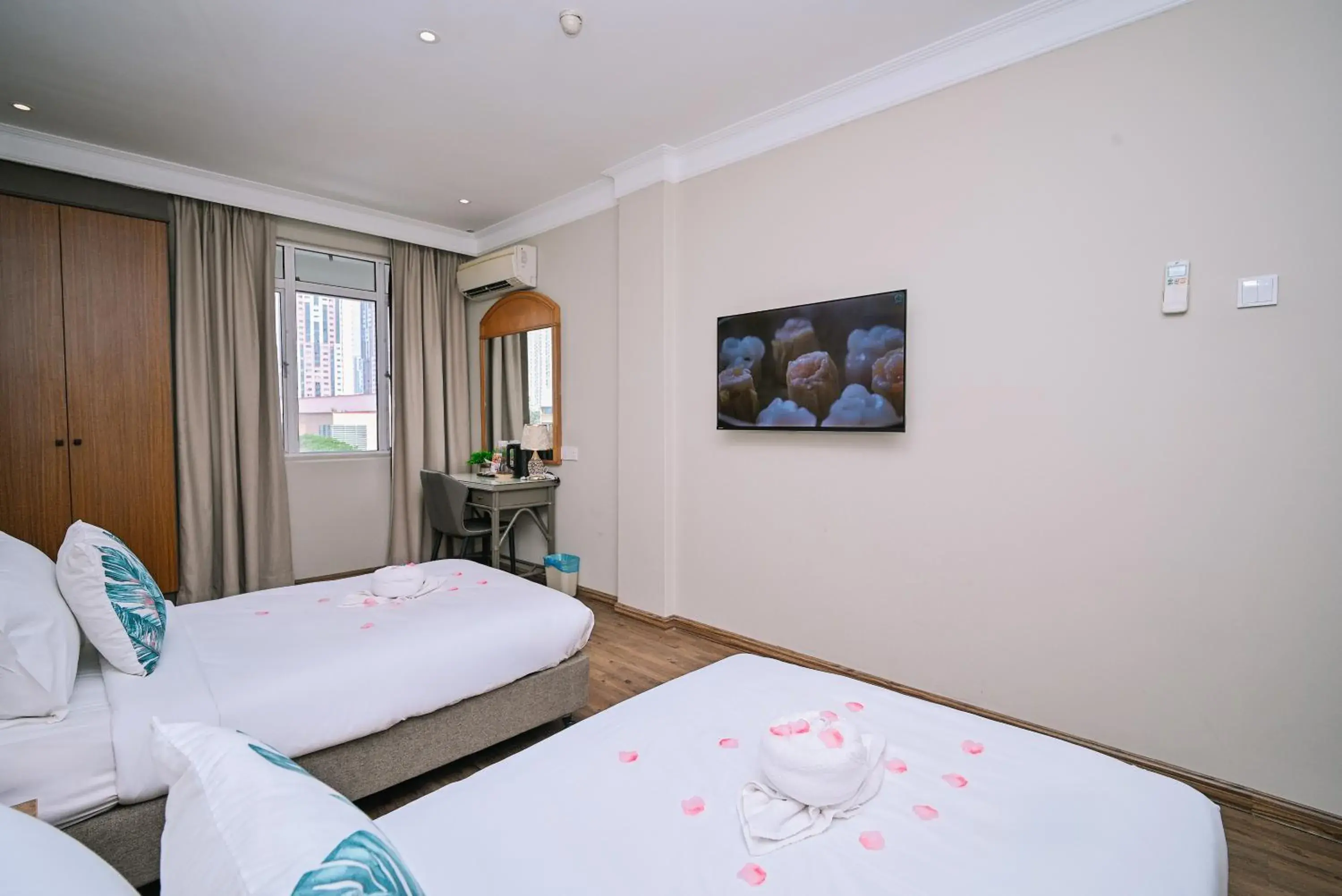 Deluxe Twin Room in Kingston Hotel 11 - PWTC, KL Deluxe Twin Room in Kingston Hotel 11 - PWTC, KL