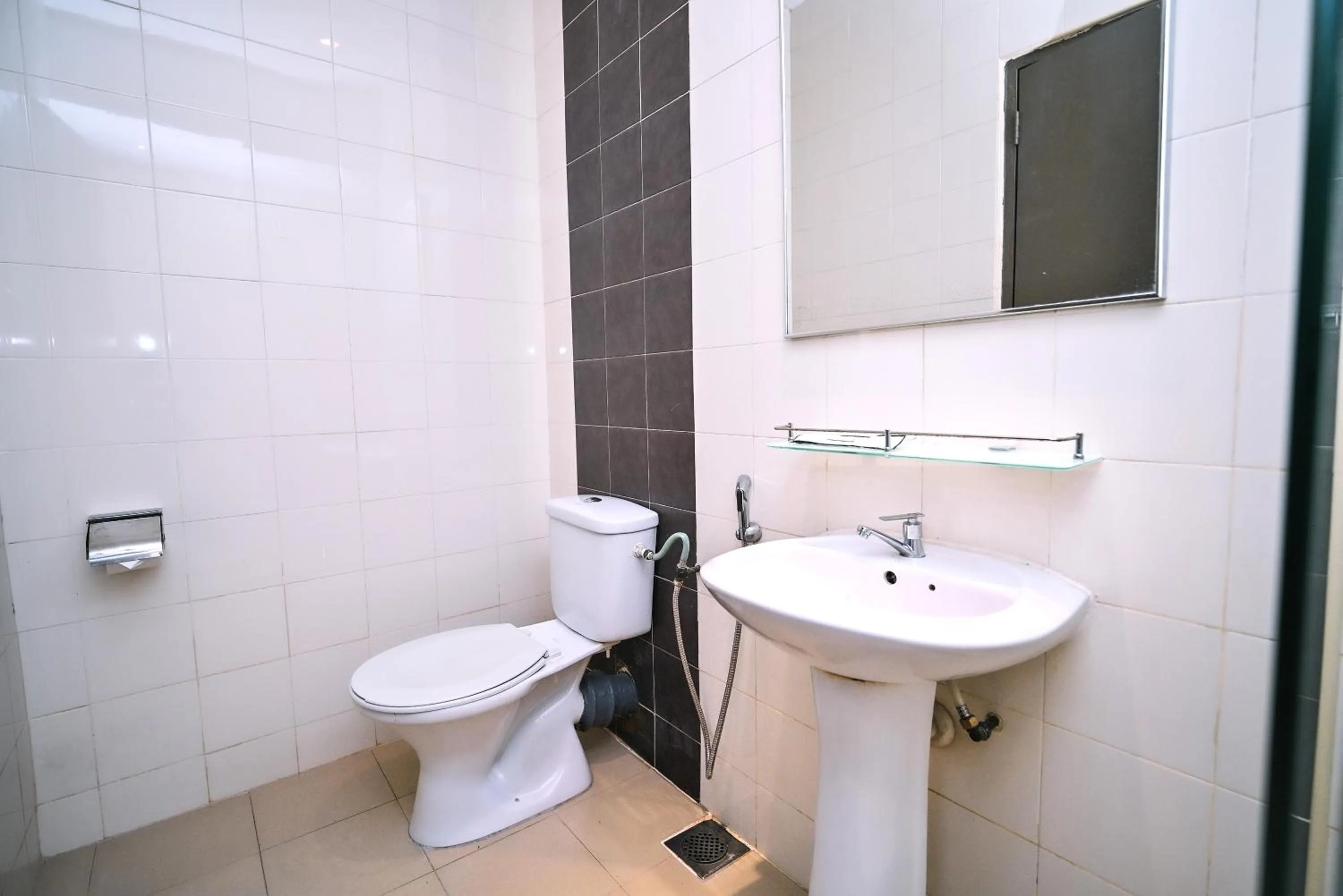 Shower in Kingston Hotel 11 - PWTC, KL