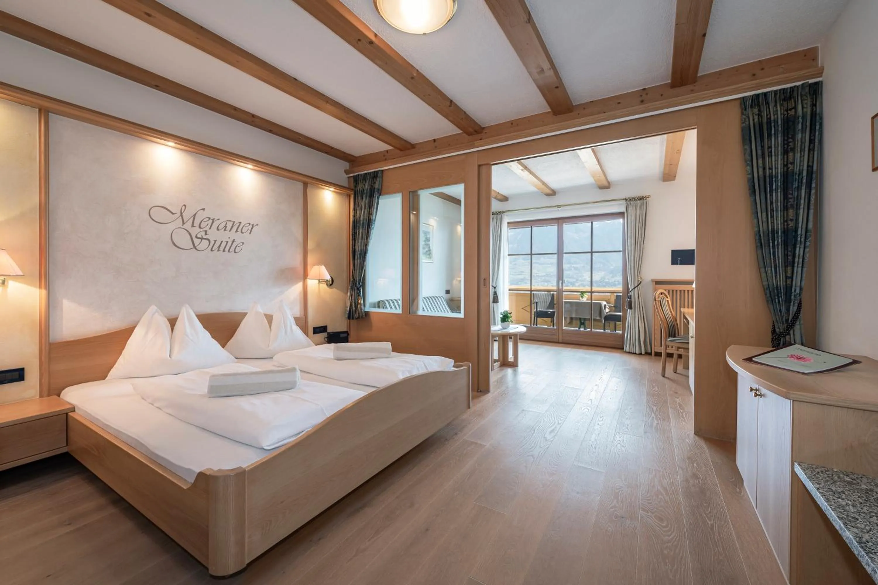 Restaurant/places to eat, Bed in Hotel Restaurant Waldea