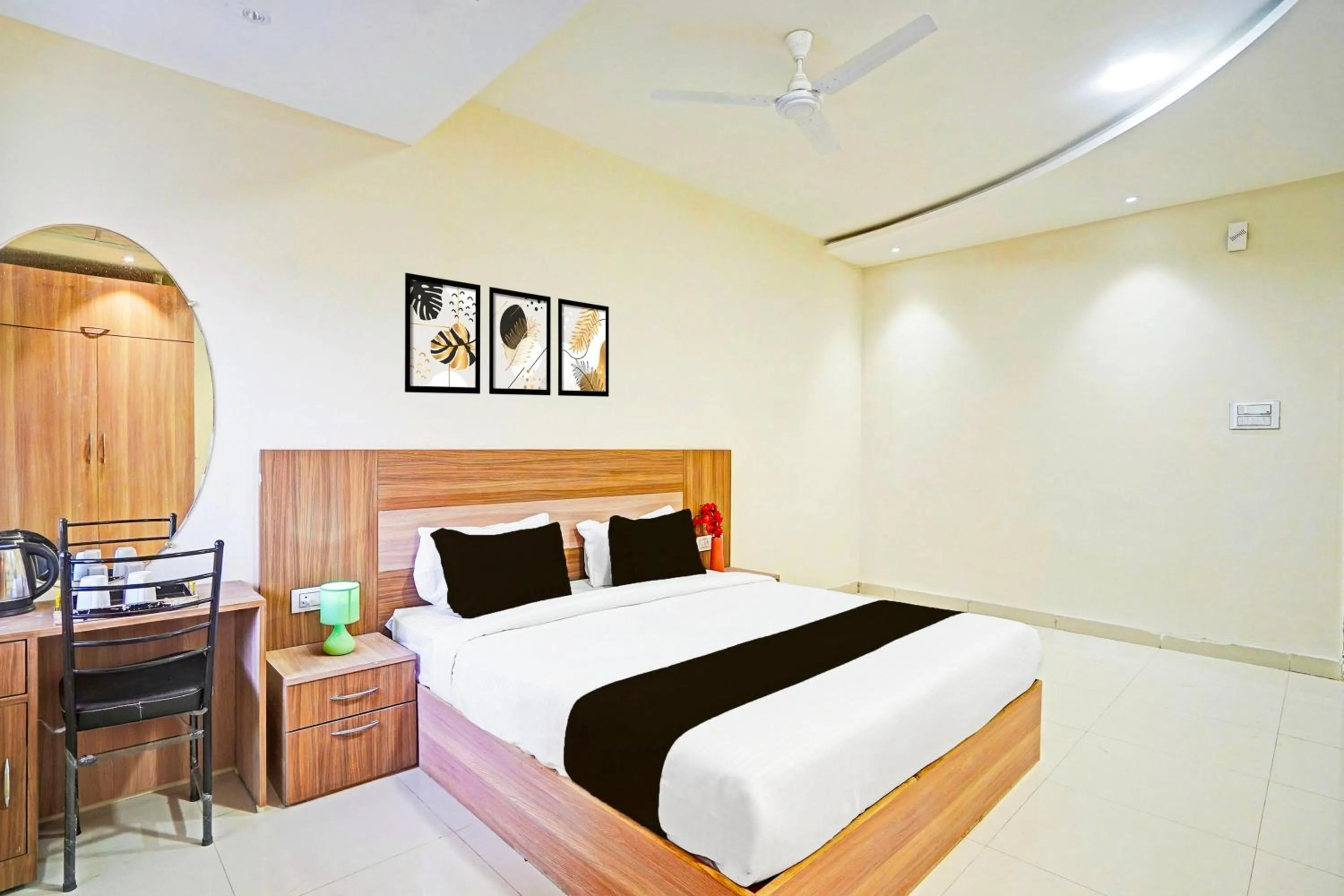 Bedroom, Bed in Super Hotel O Kalpi Road Formerly Hotel Gajanand