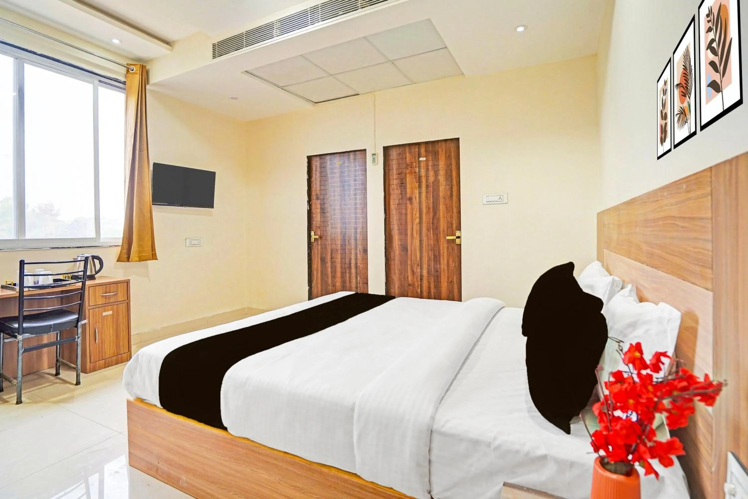 Bedroom, Bed in Super Hotel O Kalpi Road Formerly Hotel Gajanand