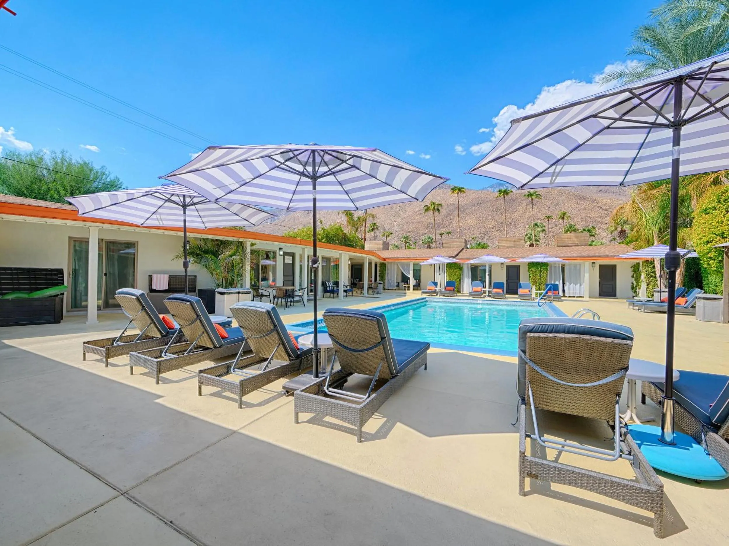 Little Paradise Hotel