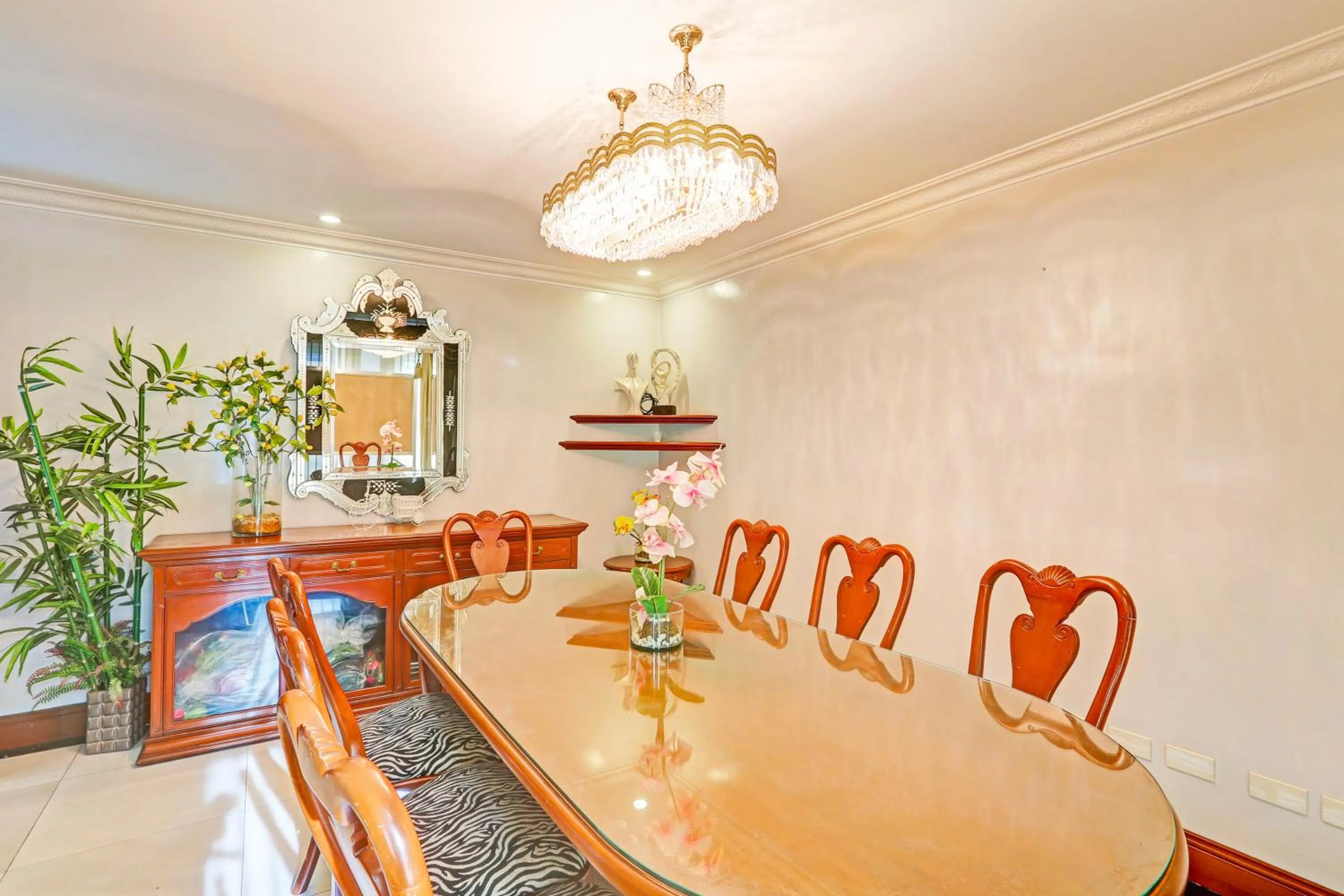 Seating area in Collection O VIP Suites, Near PNR Pasay Evangelista, Makati Manila