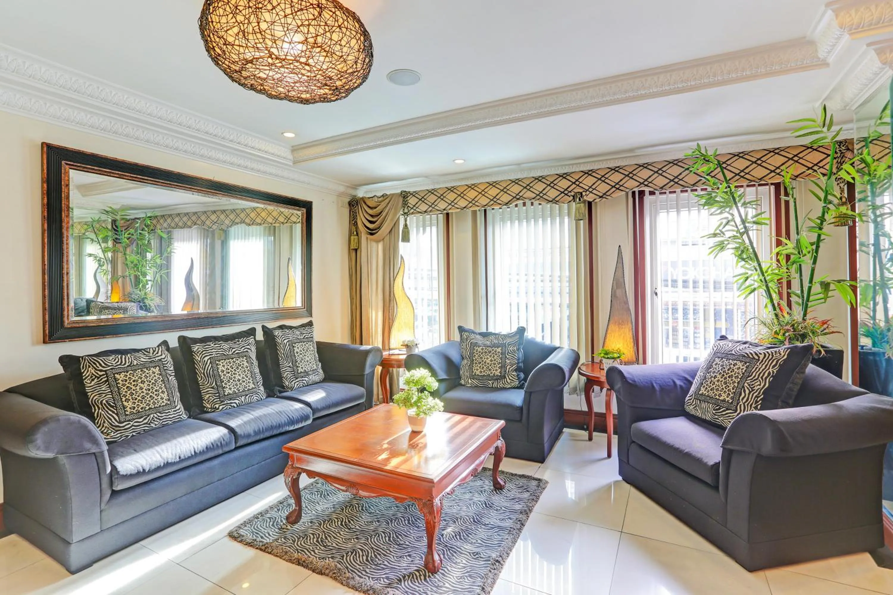 Seating area in Collection O VIP Suites, Near PNR Pasay Evangelista, Makati Manila
