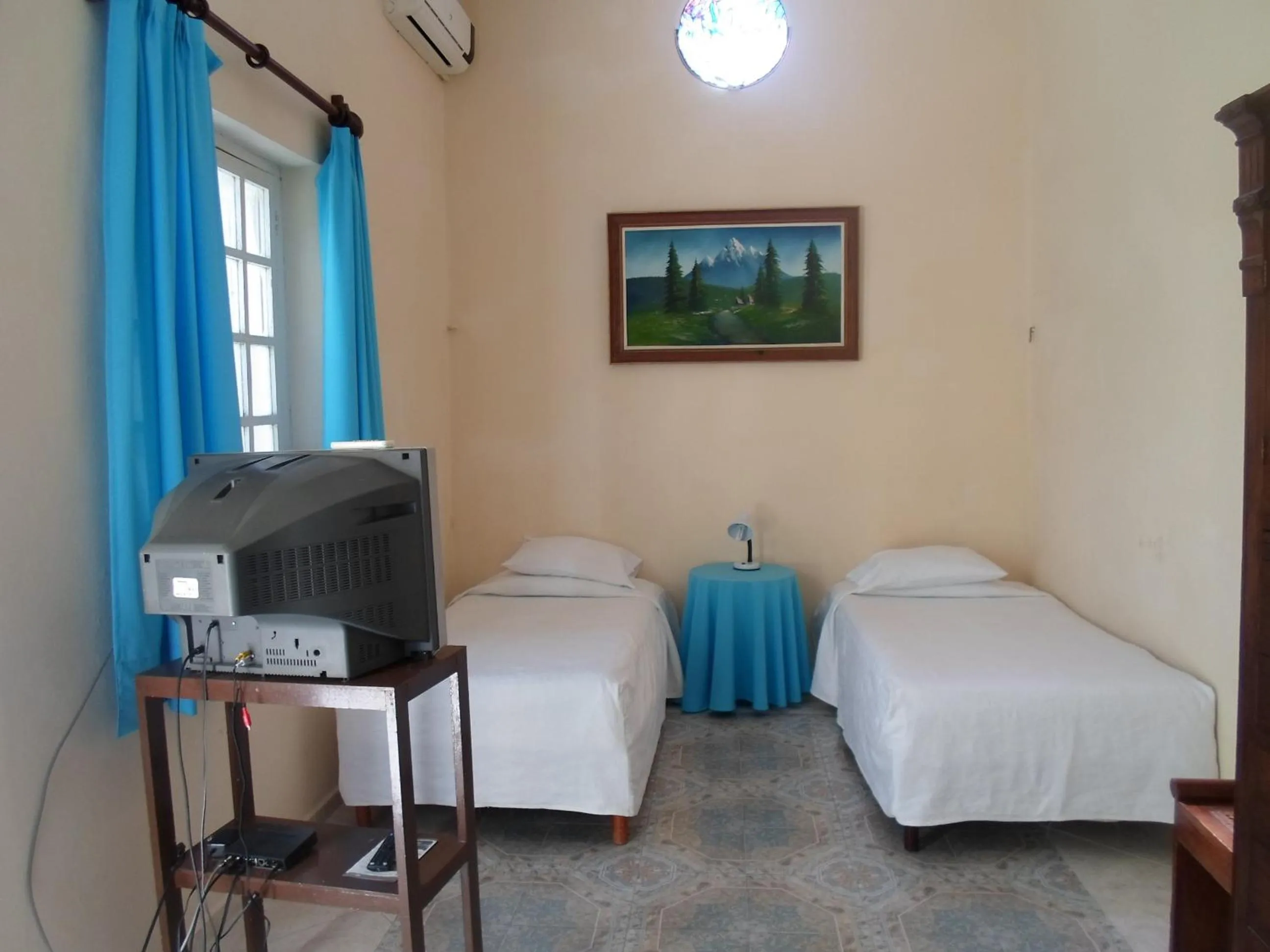 Photo of the whole room, Bed in La Casa del Turix