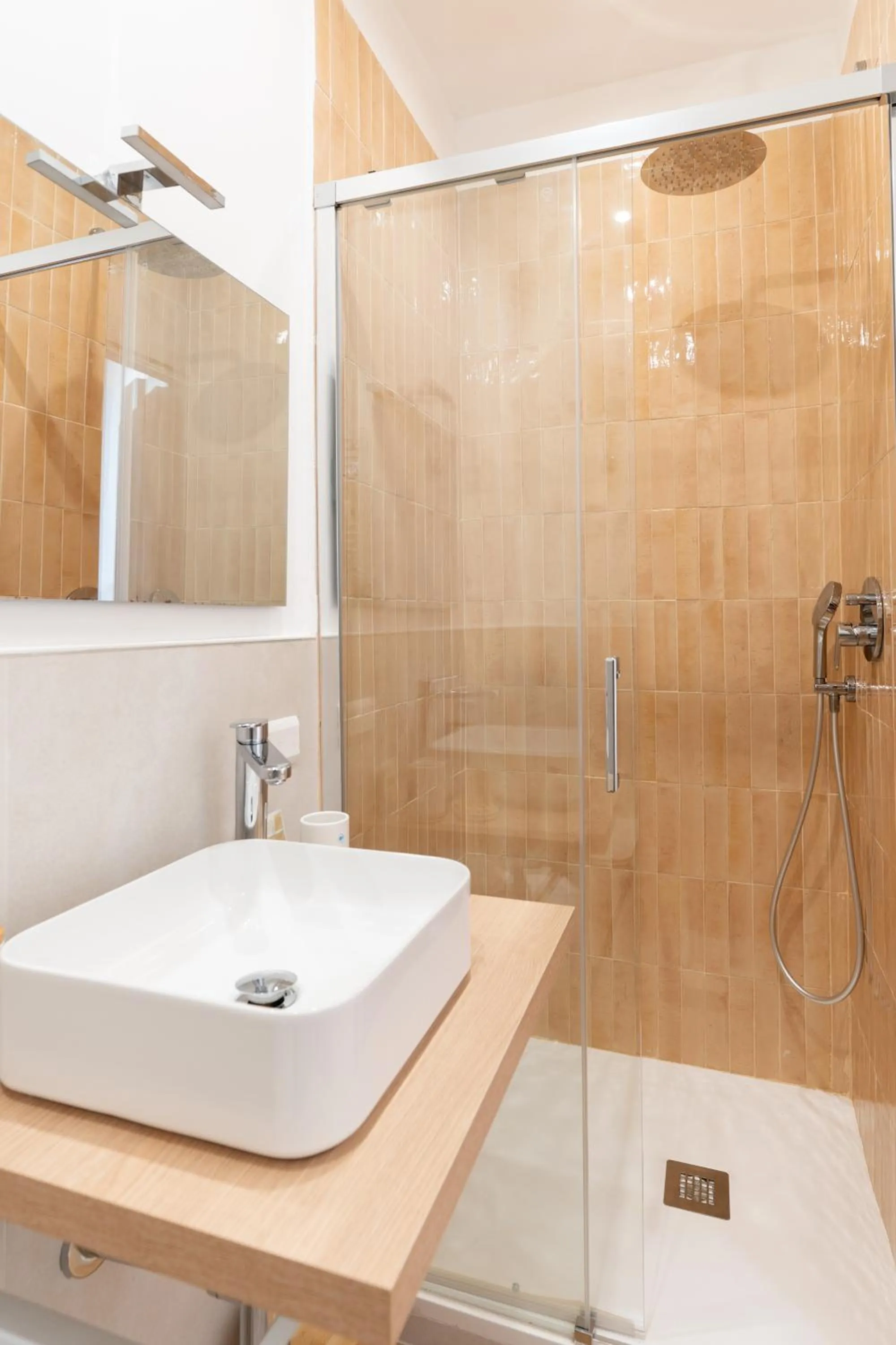 Shower in Il Giardinetto Guest House