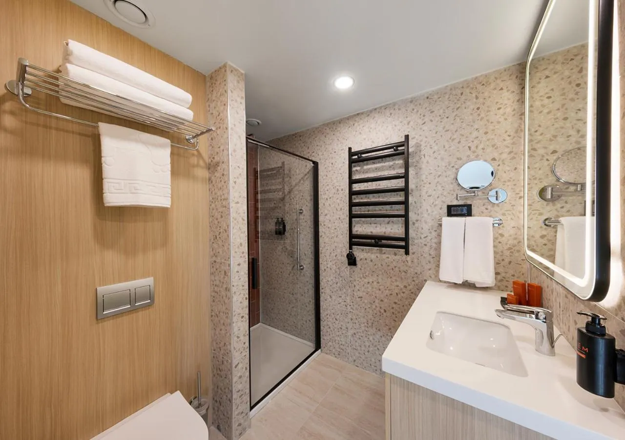 Shower in Noém Hotel