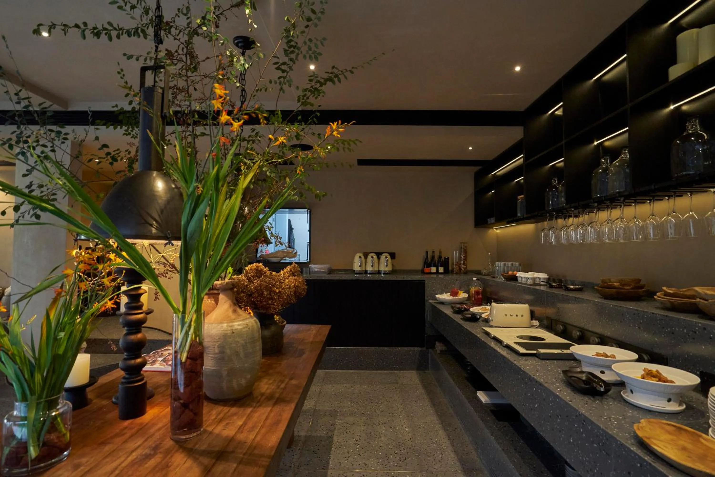 Breakfast in Anji ke gamer wild luxury Resort villa