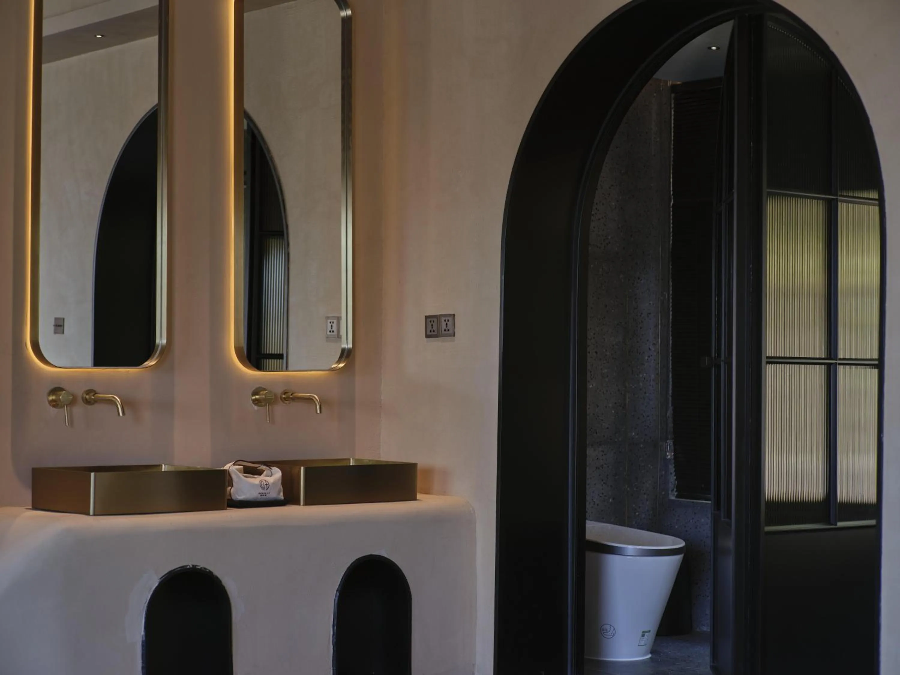 Toilet in Anji ke gamer wild luxury Resort villa