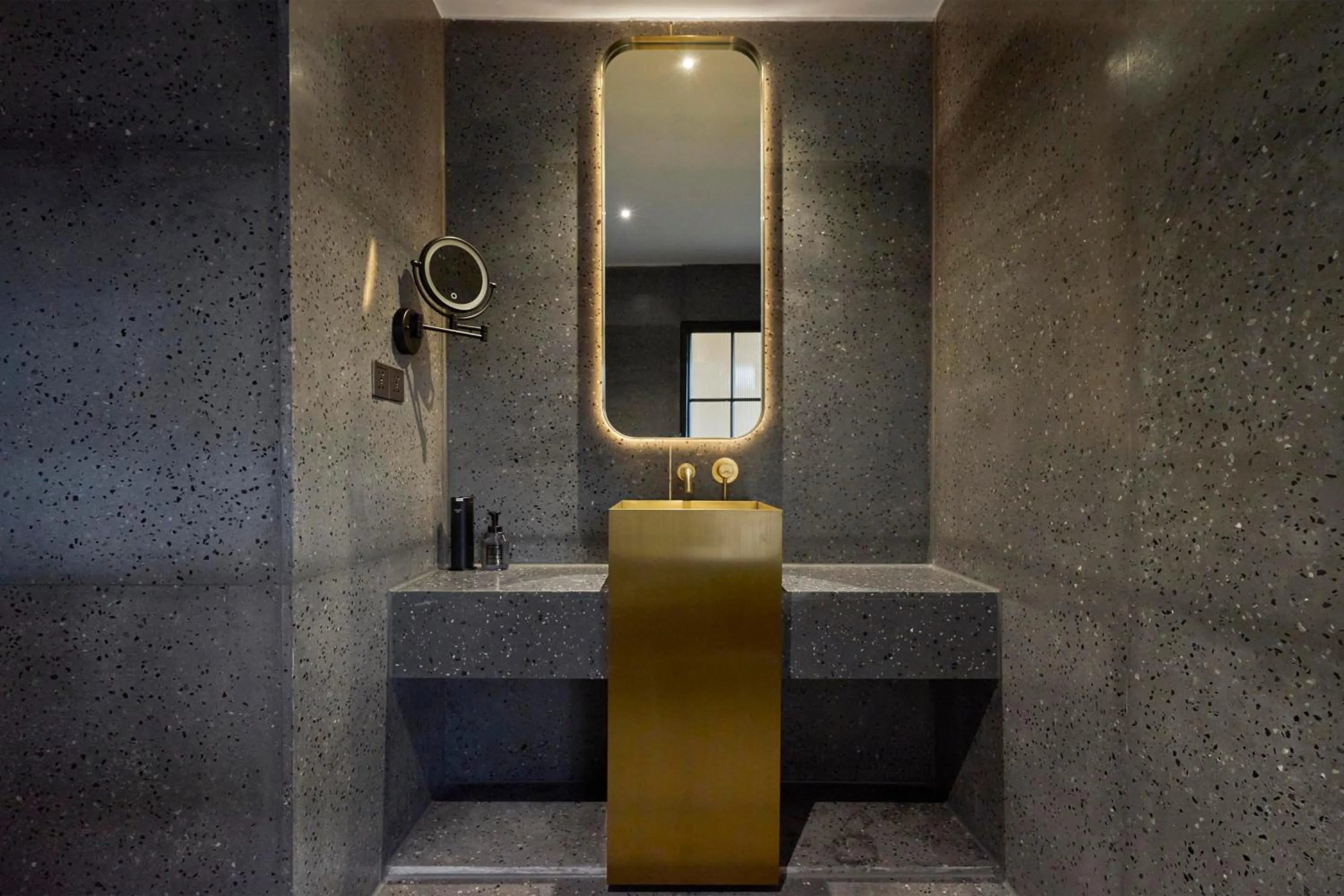 Toilet in Anji ke gamer wild luxury Resort villa