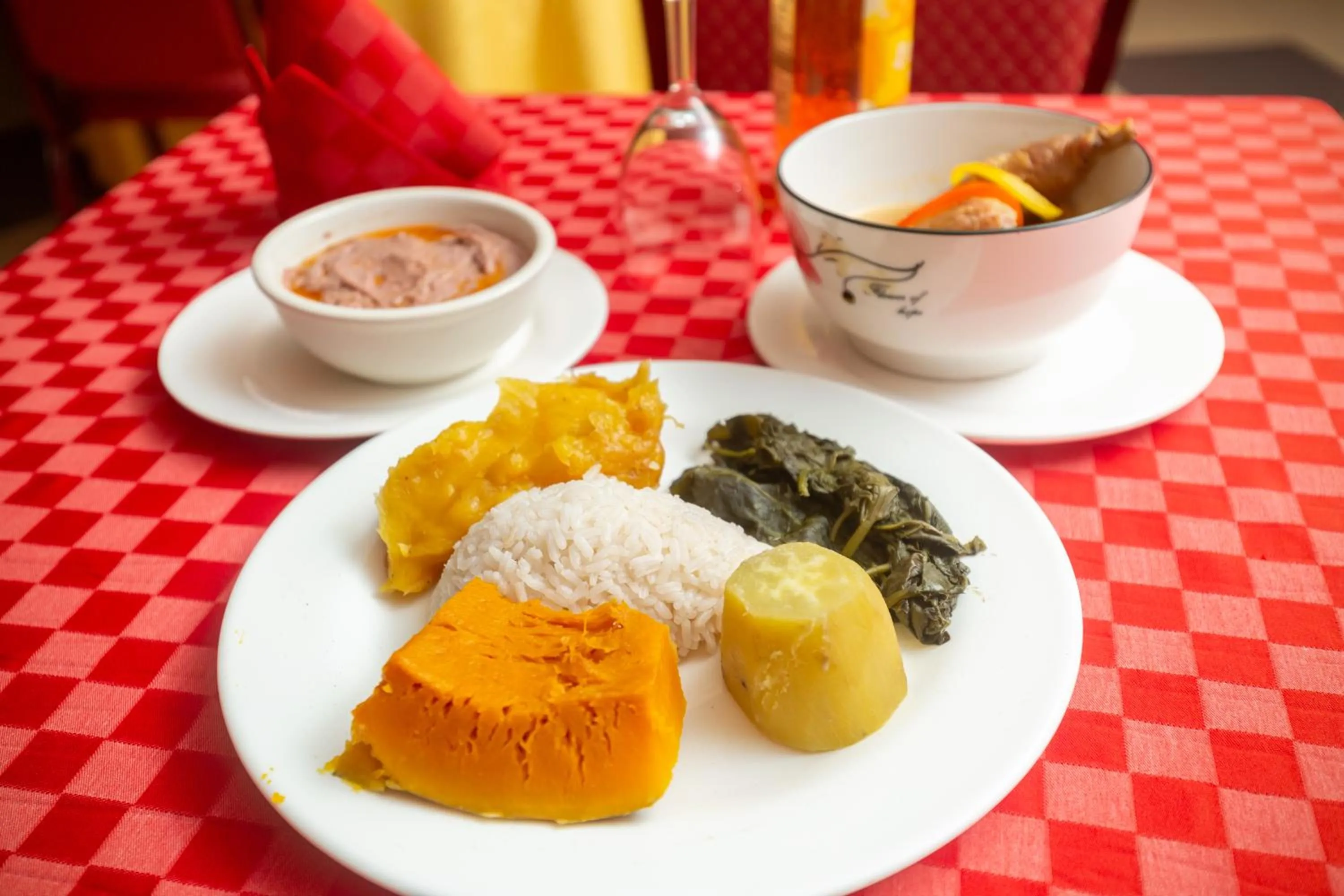 Food and drinks in Holiday Express Hotel Kampala