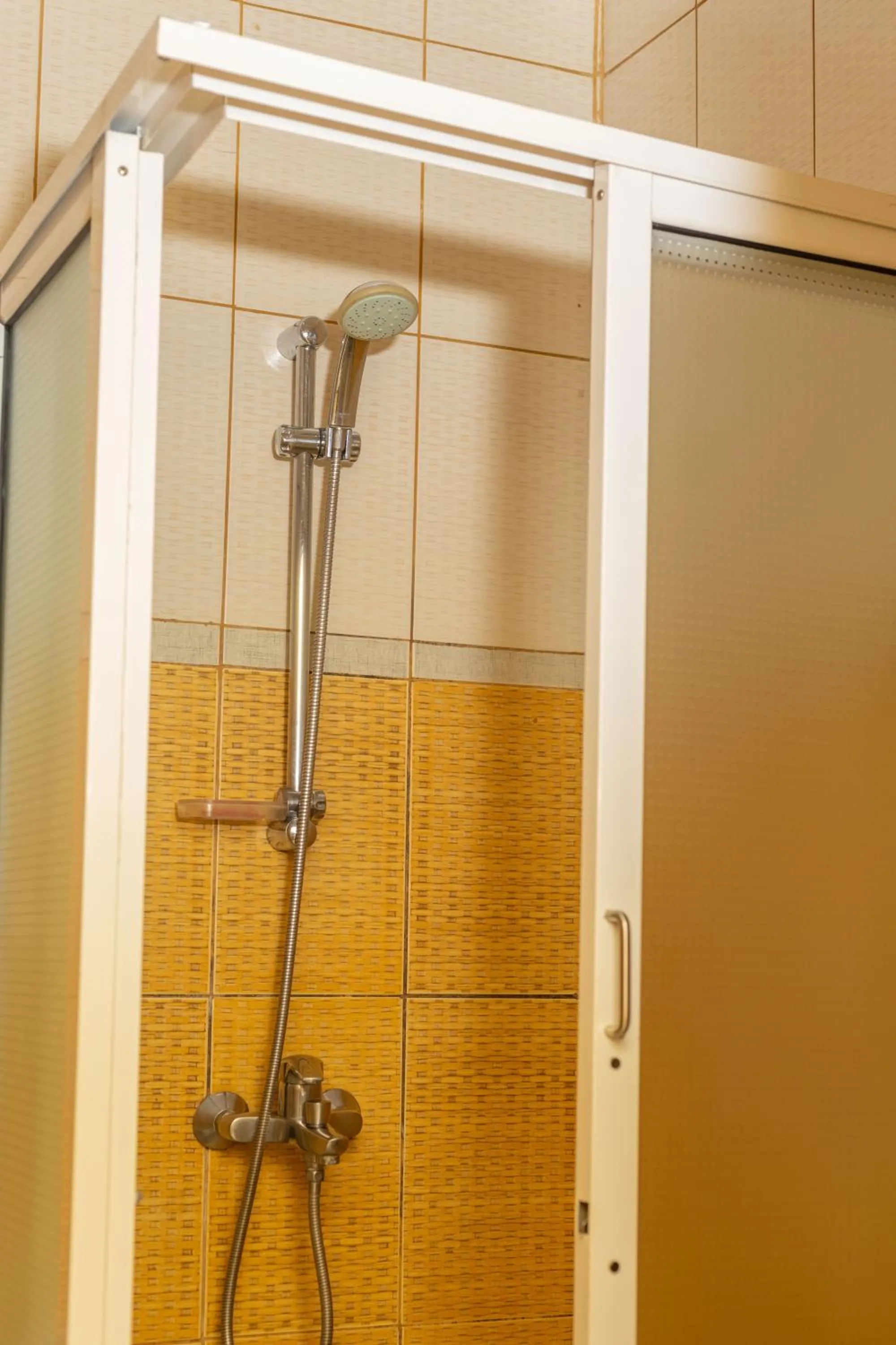 Shower in Holiday Express Hotel Kampala