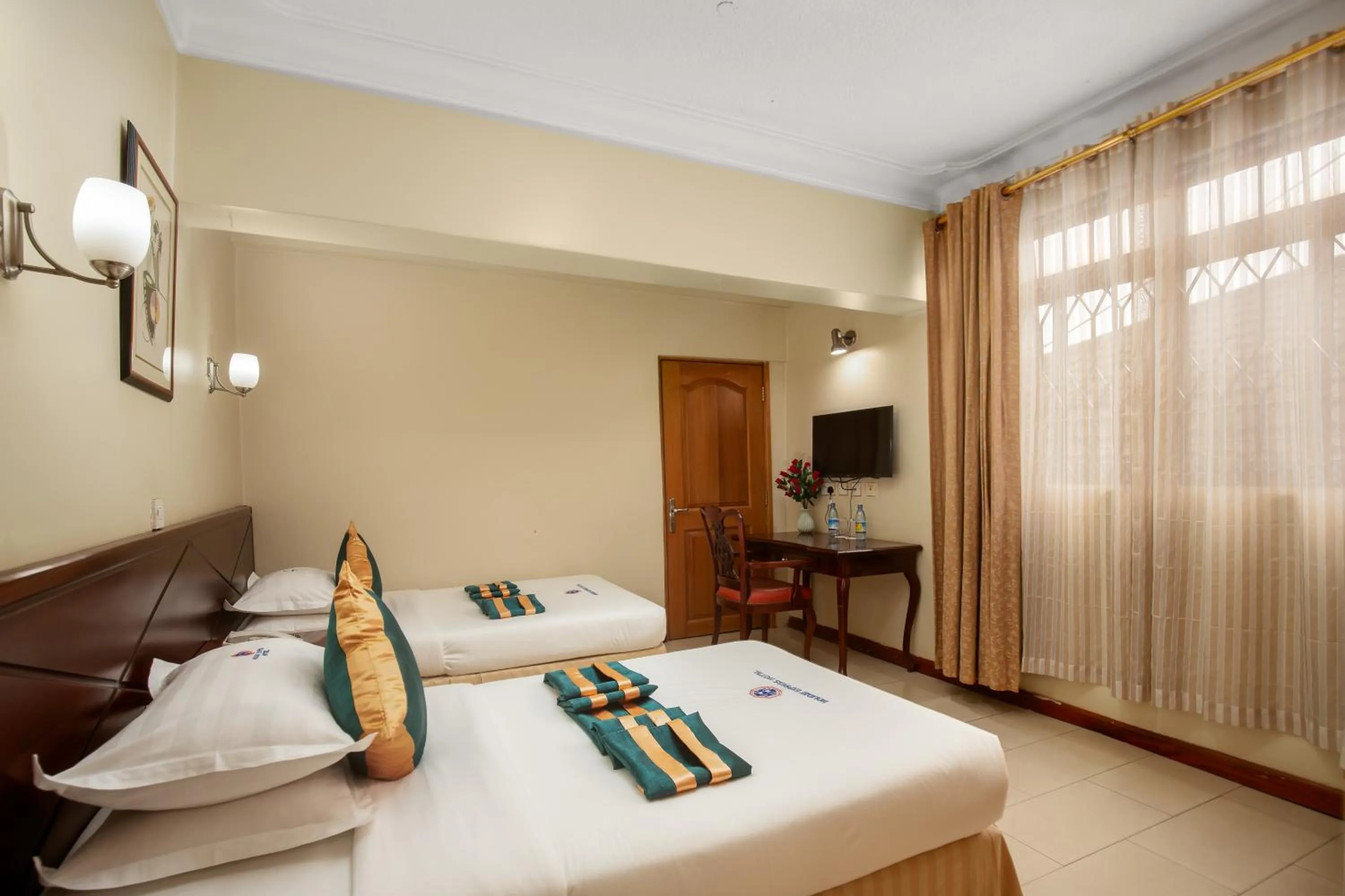 TV and multimedia in Holiday Express Hotel Kampala