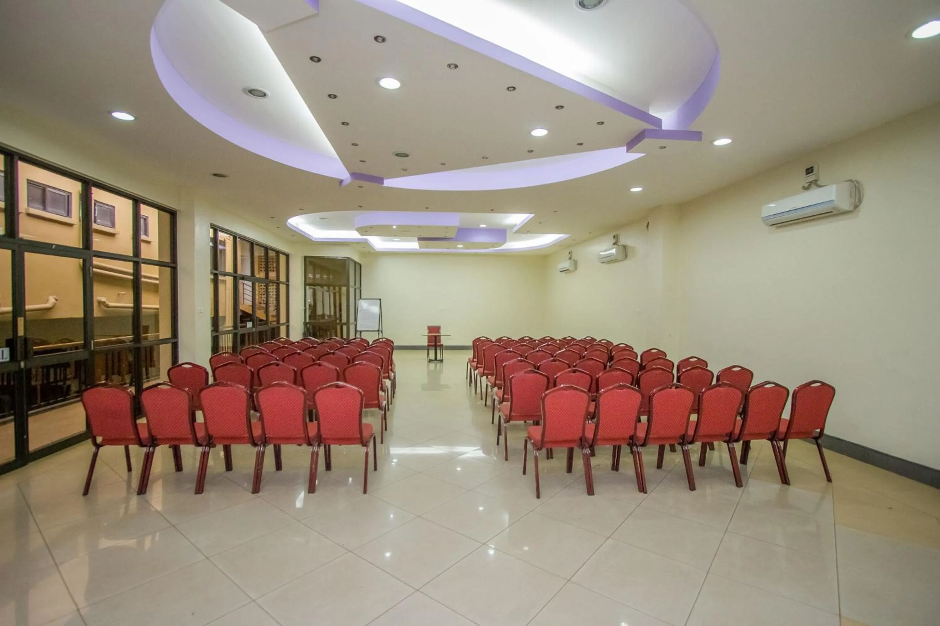 Meeting/conference room in Holiday Express Hotel Kampala