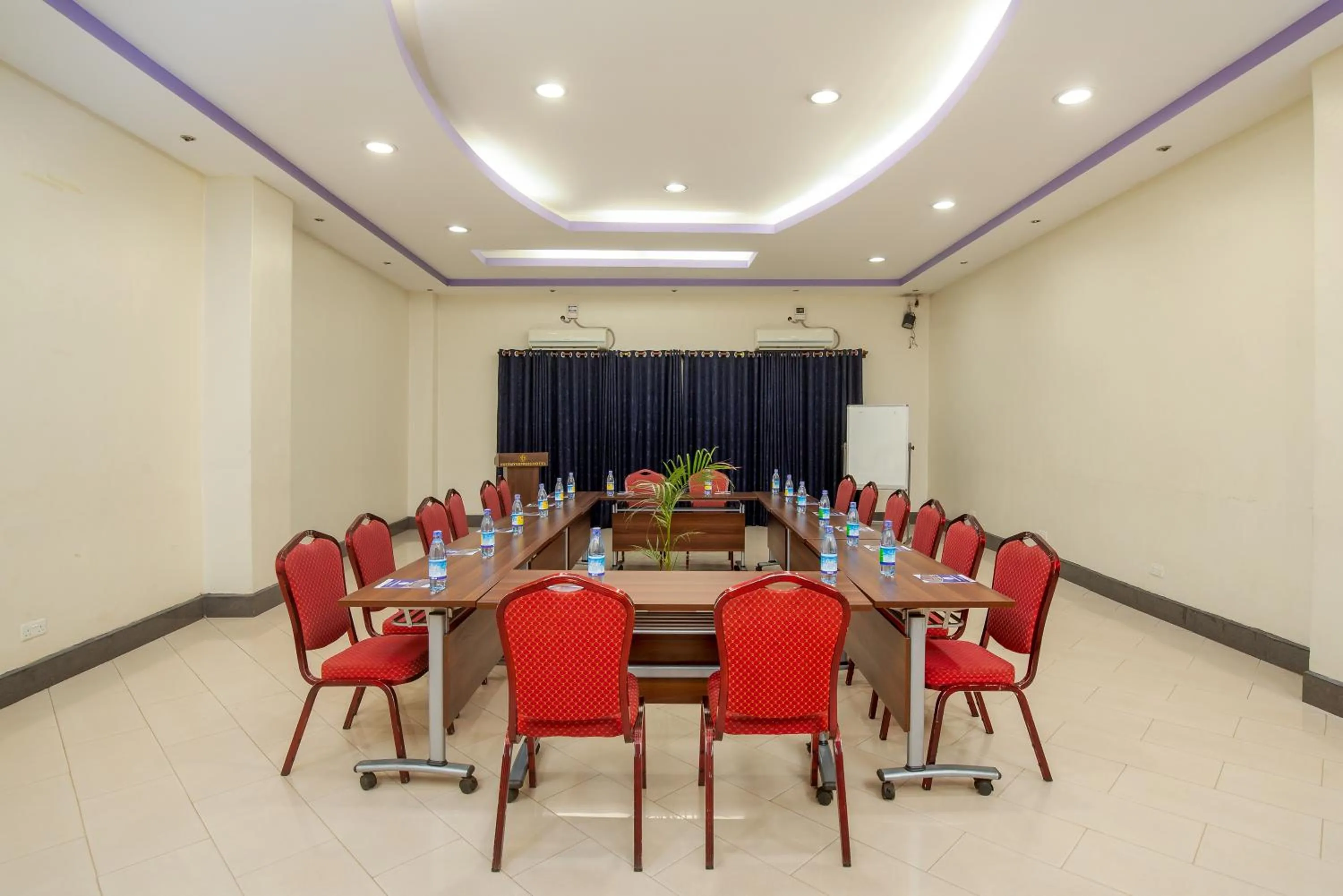 Meeting/conference room in Holiday Express Hotel Kampala