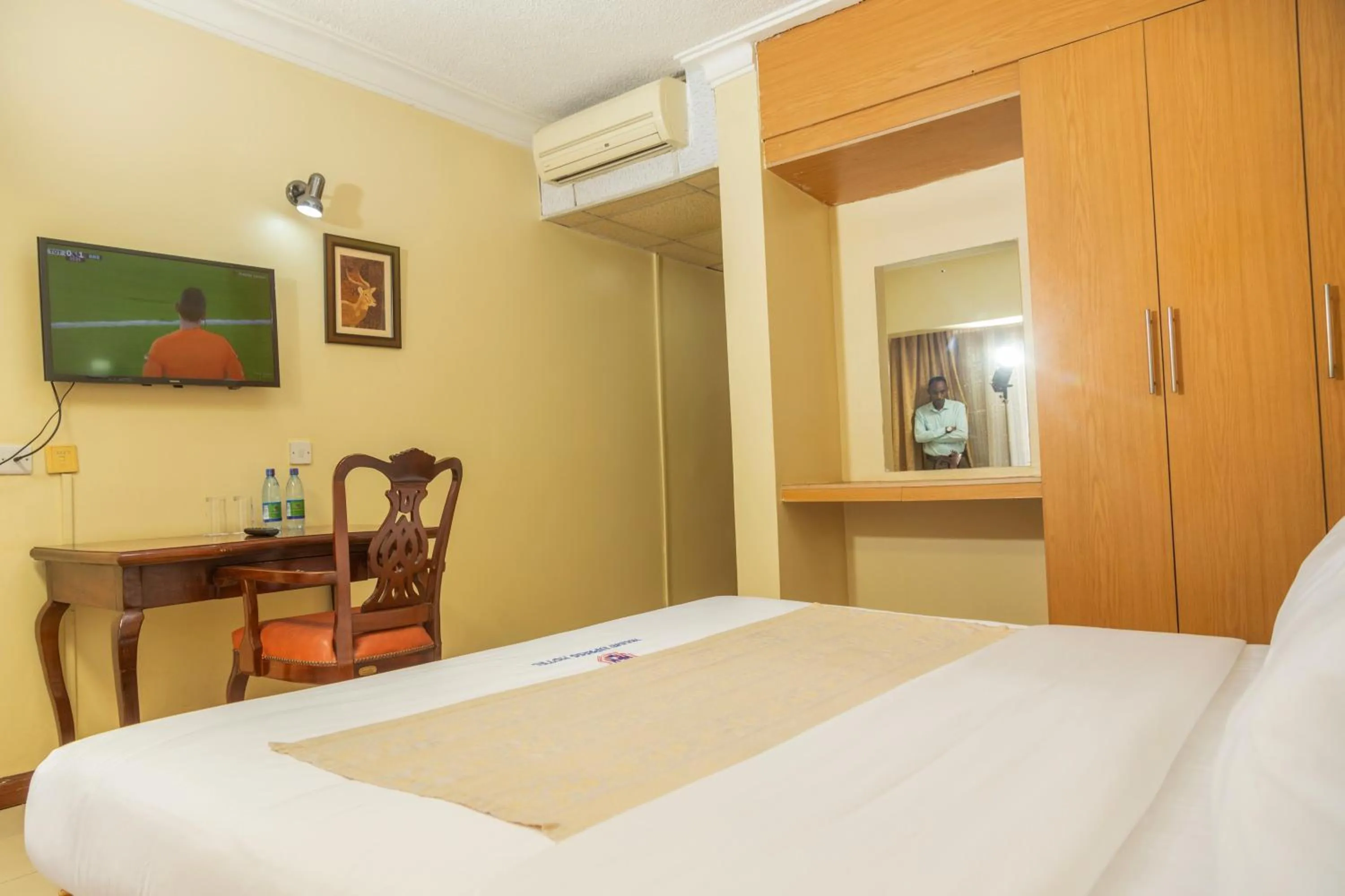 Bed in Holiday Express Hotel Kampala