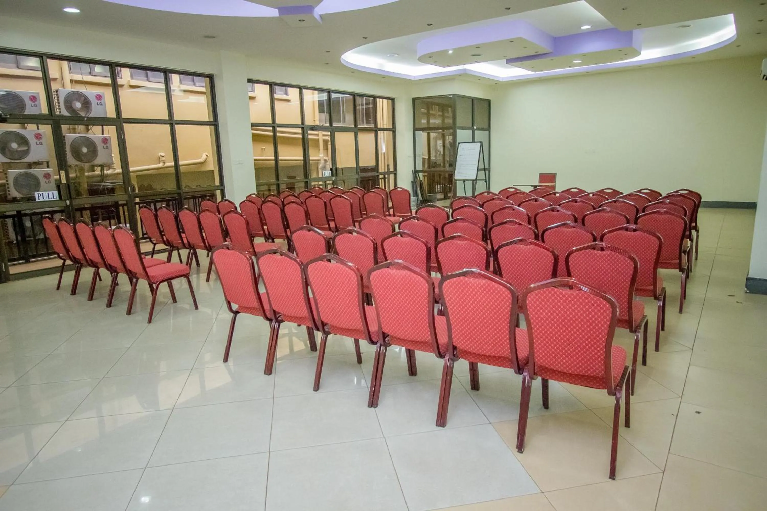 Meeting/conference room in Holiday Express Hotel Kampala