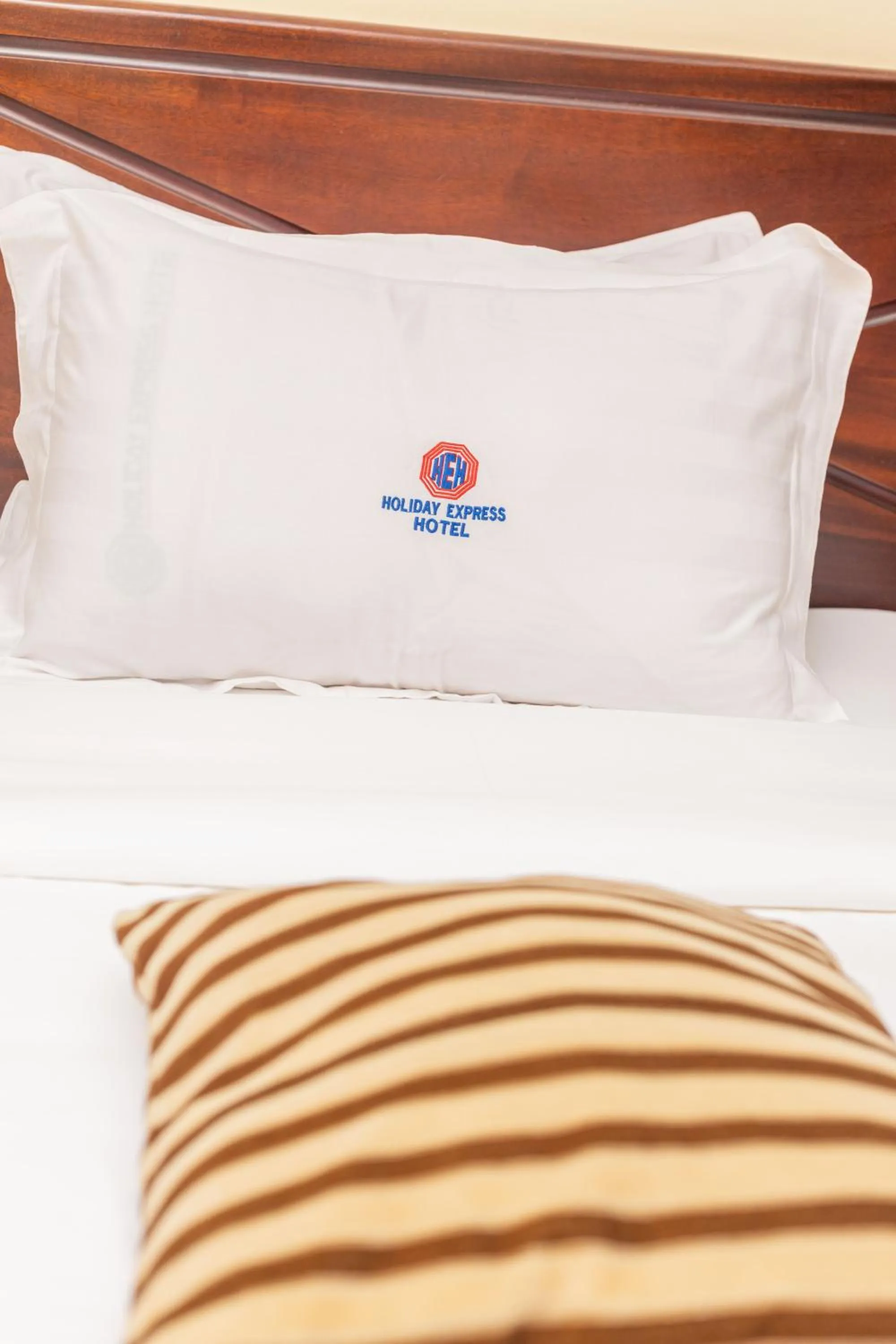 Bed in Holiday Express Hotel Kampala