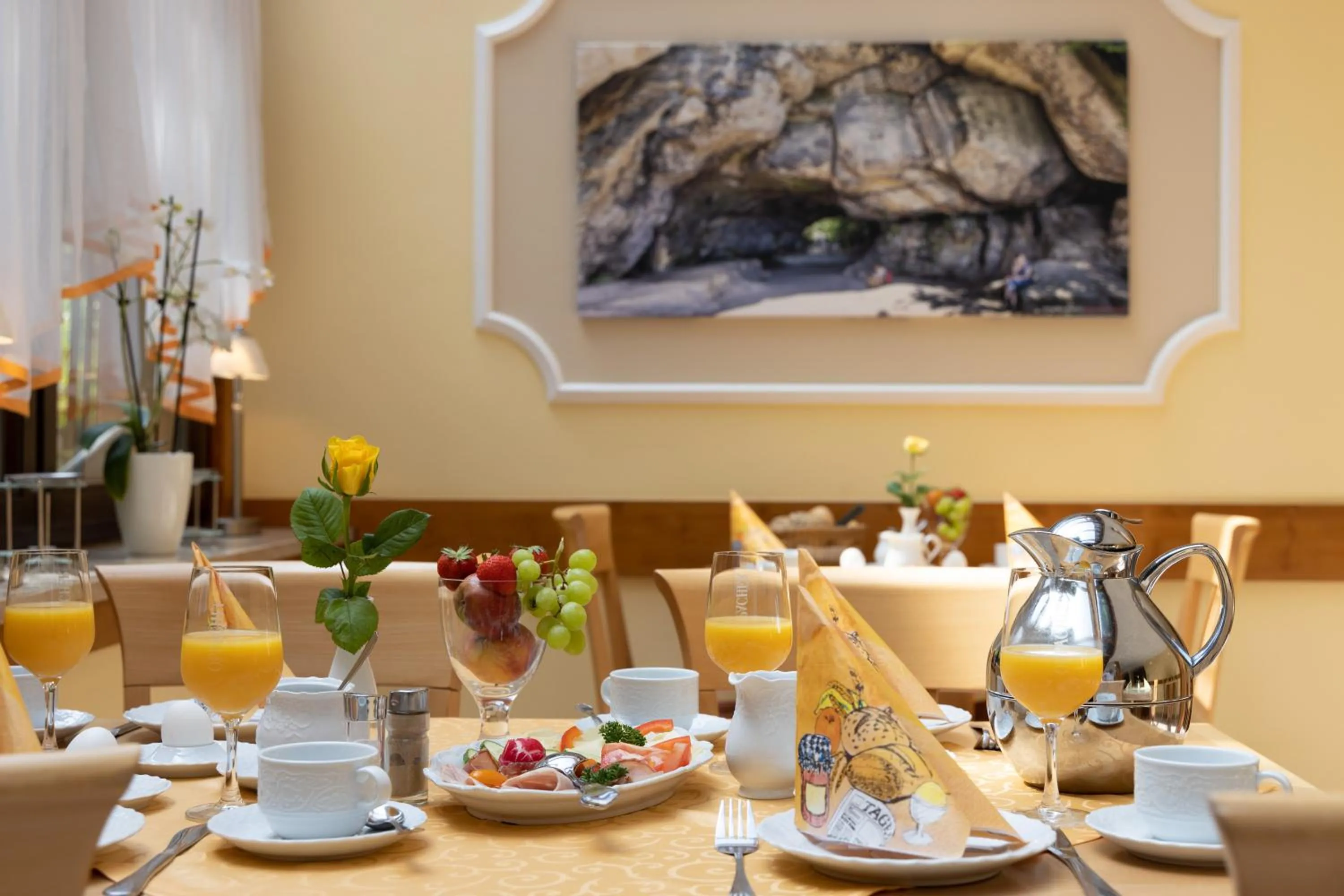 Restaurant/places to eat in Hotel Elbpromenade