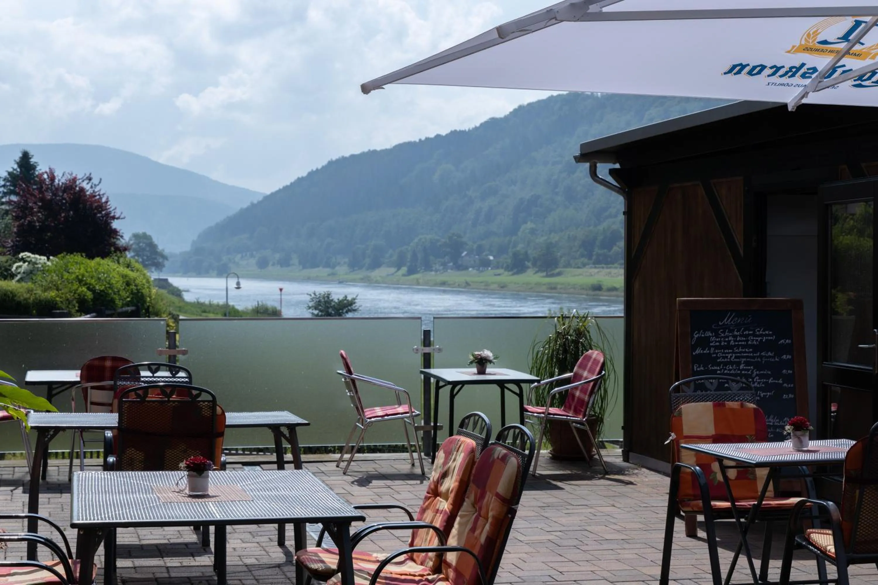 Restaurant/places to eat in Hotel Elbpromenade