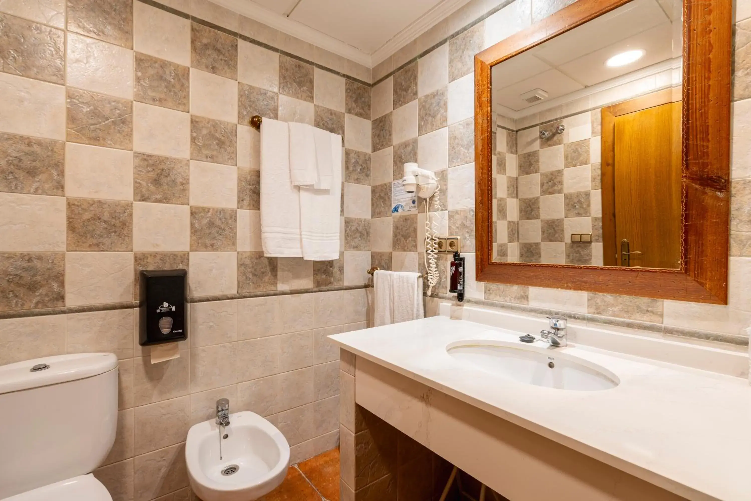 Twin Room in Hostal La Posada Twin Room in Hostal La Posada