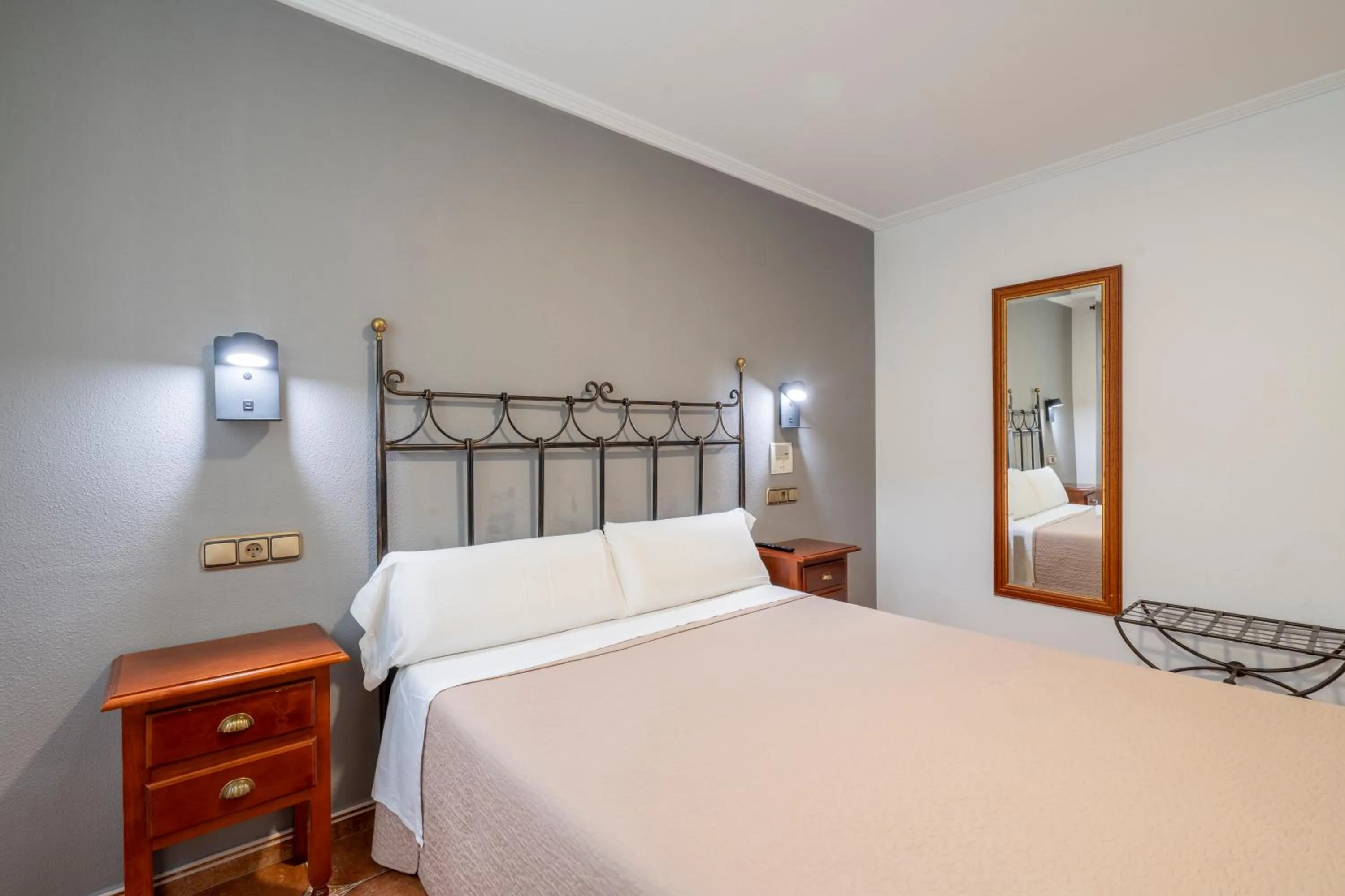 Photo of the whole room, Bed in Hostal La Posada