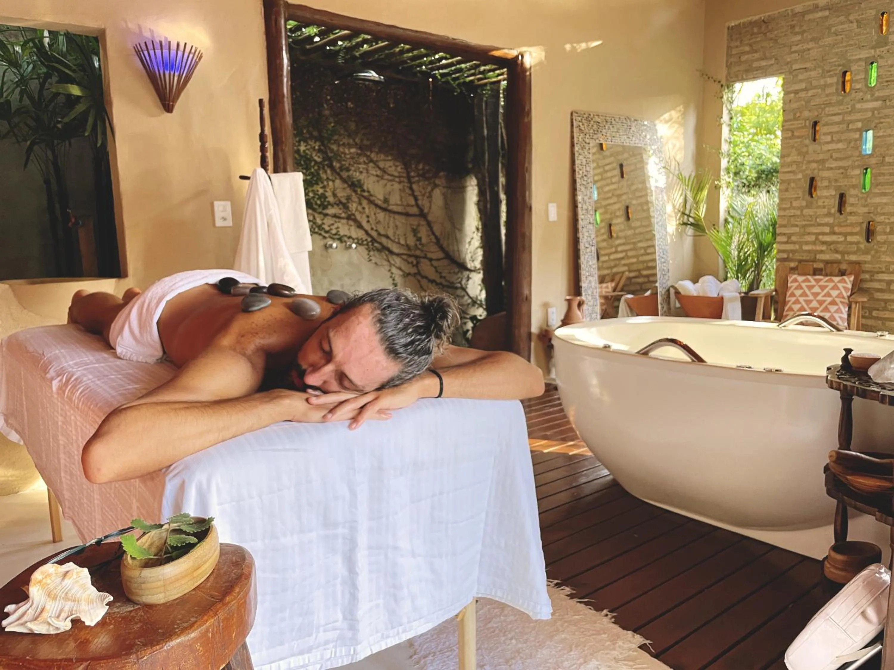 Massage in Paraíso Ecológico Pousada & SPA