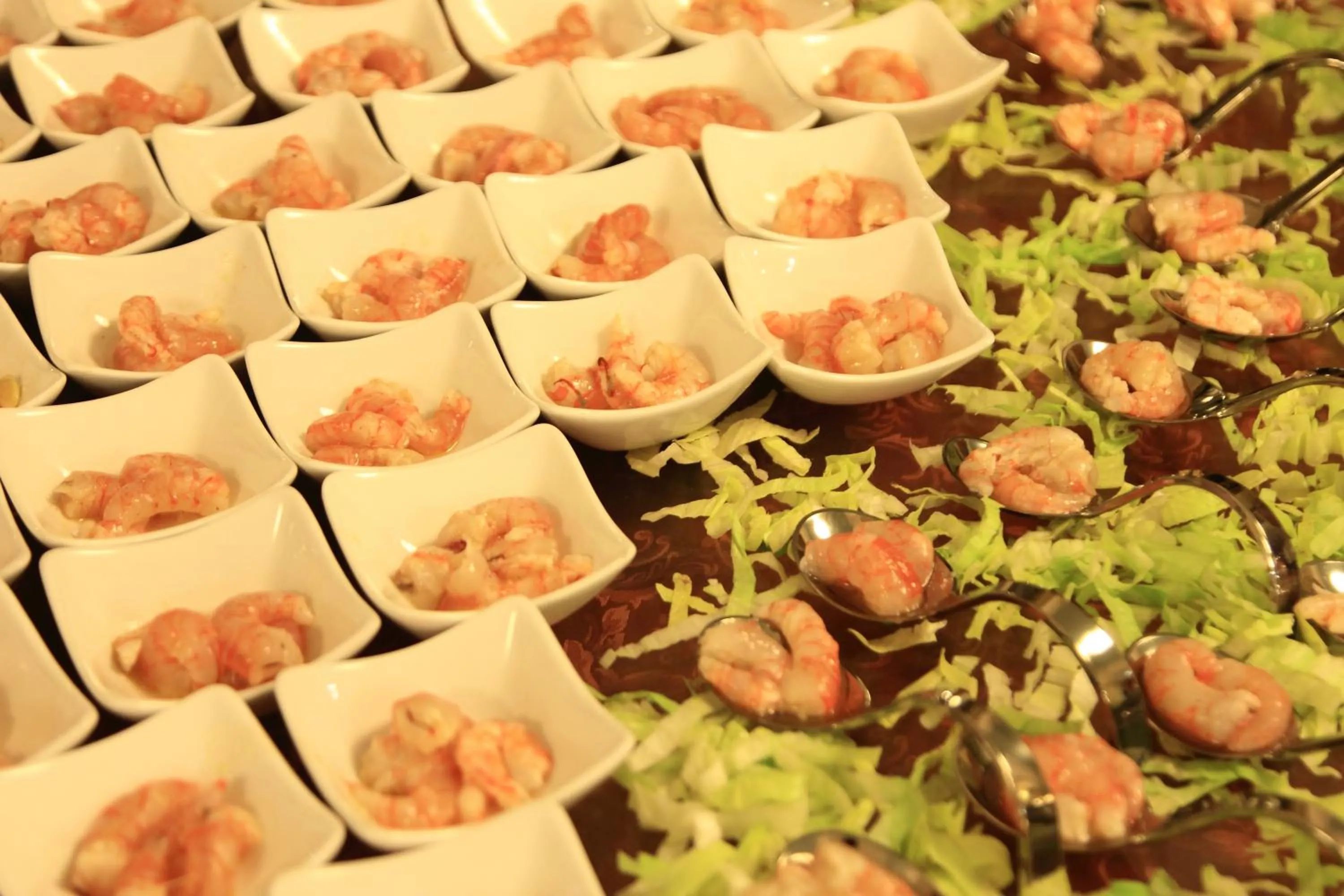 Restaurant/places to eat in Eden Resort Country