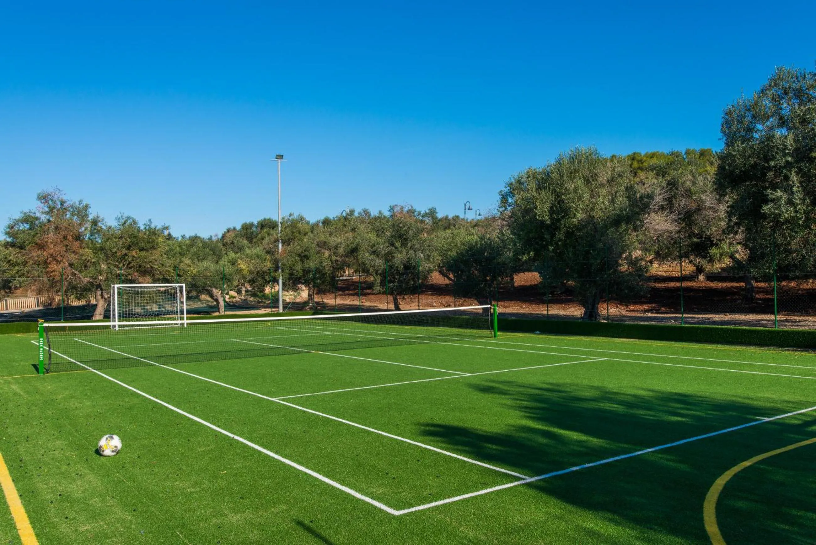 Tennis court in Eden Resort Country