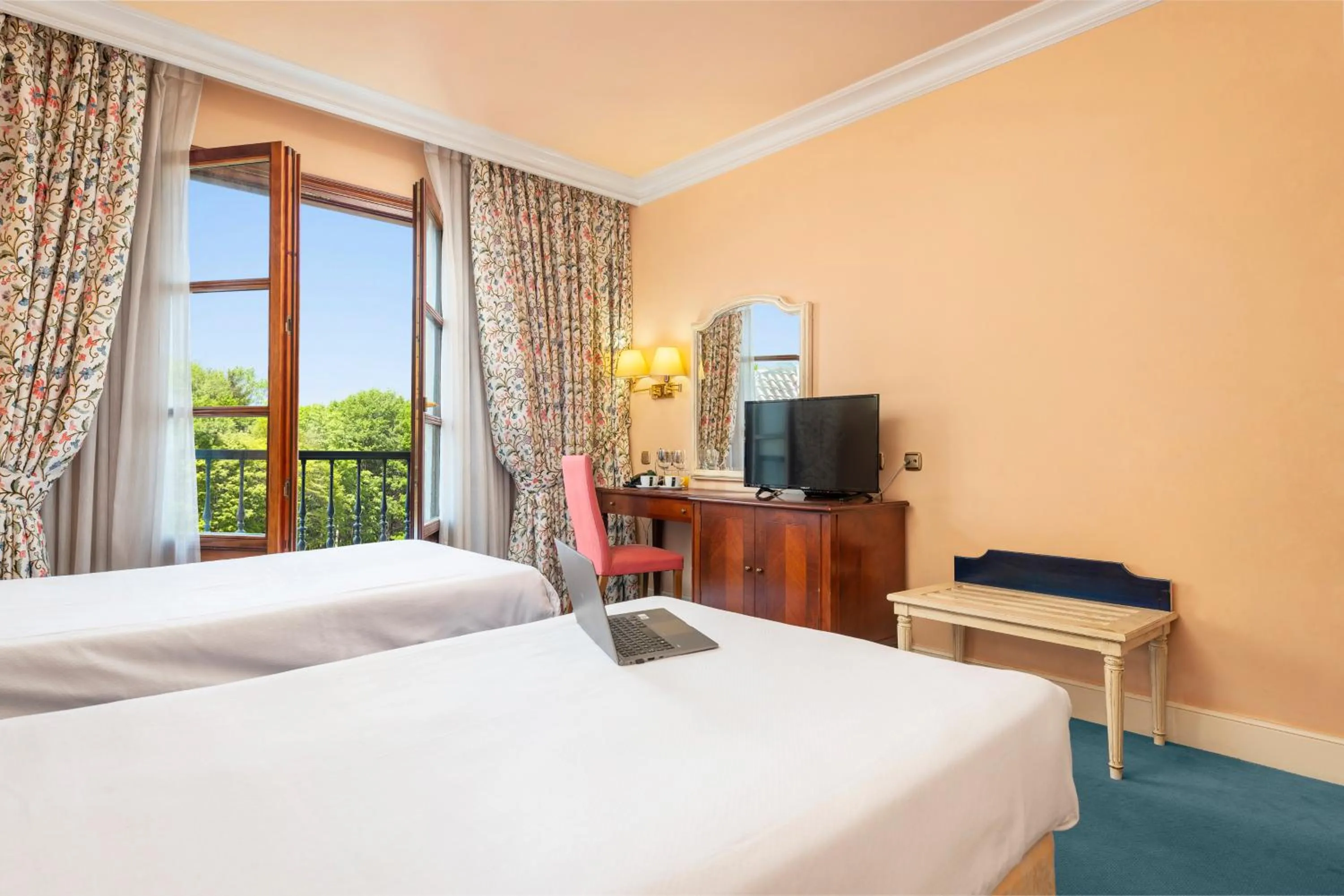 Photo of the whole room, Bed in Hospedium Hotel Sky Blu Sondika