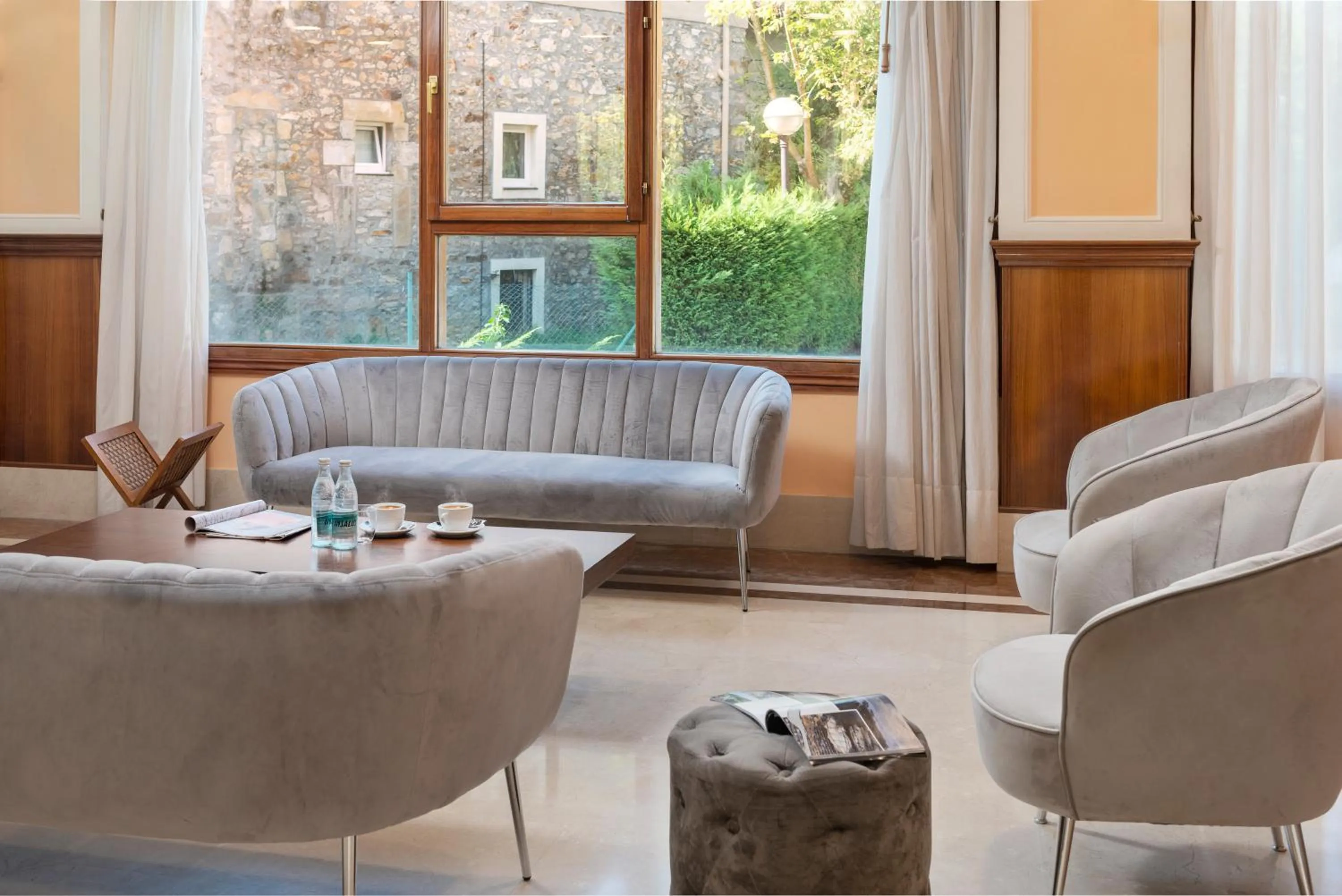 Lounge or bar in Hospedium Hotel Sky Blu Sondika