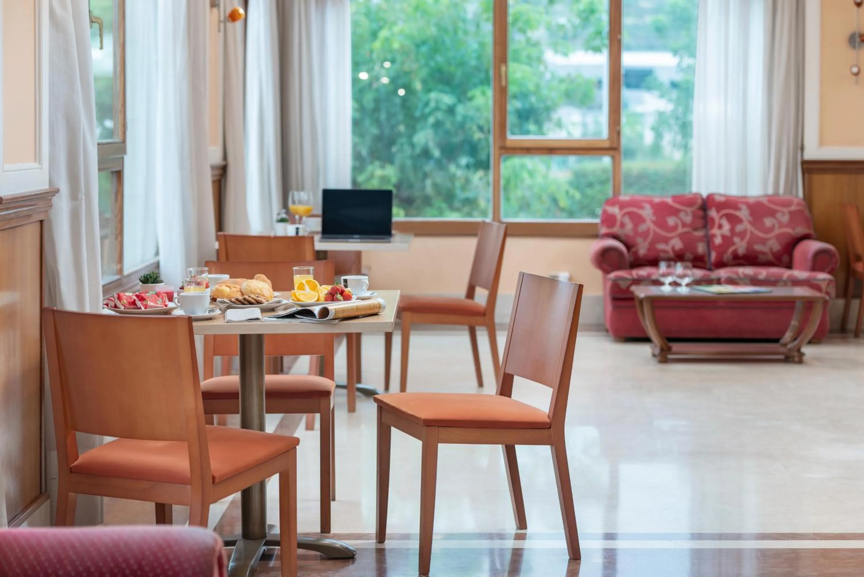 Lounge or bar in Hospedium Hotel Sky Blu Sondika