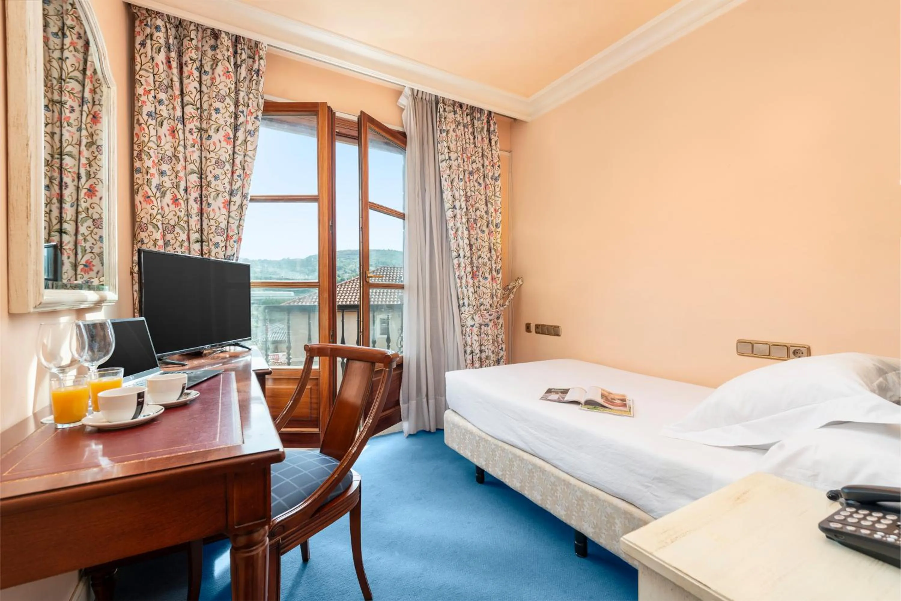 Photo of the whole room, Bed in Hospedium Hotel Sky Blu Sondika