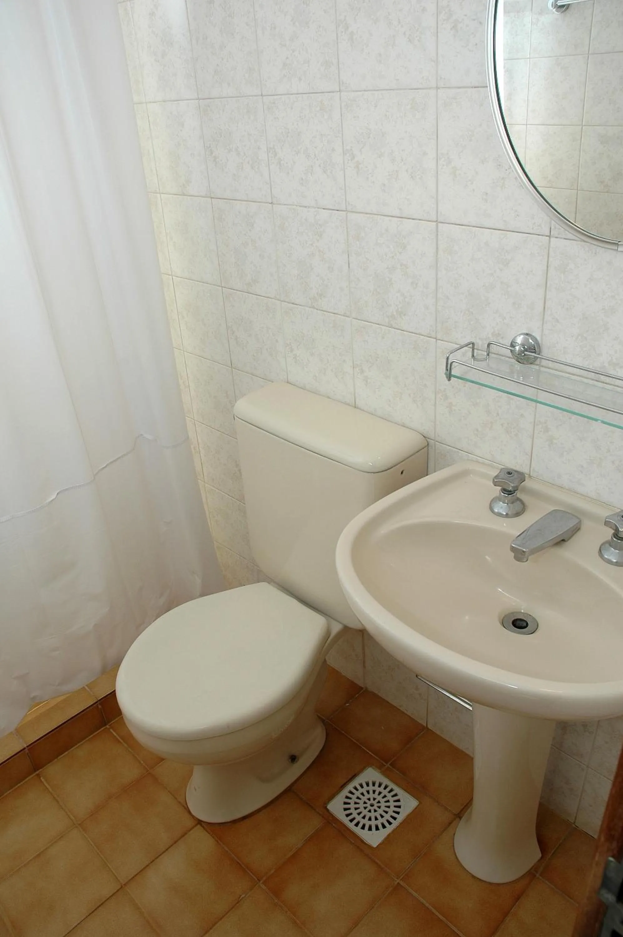 Bathroom in Hotel Porto Alegre