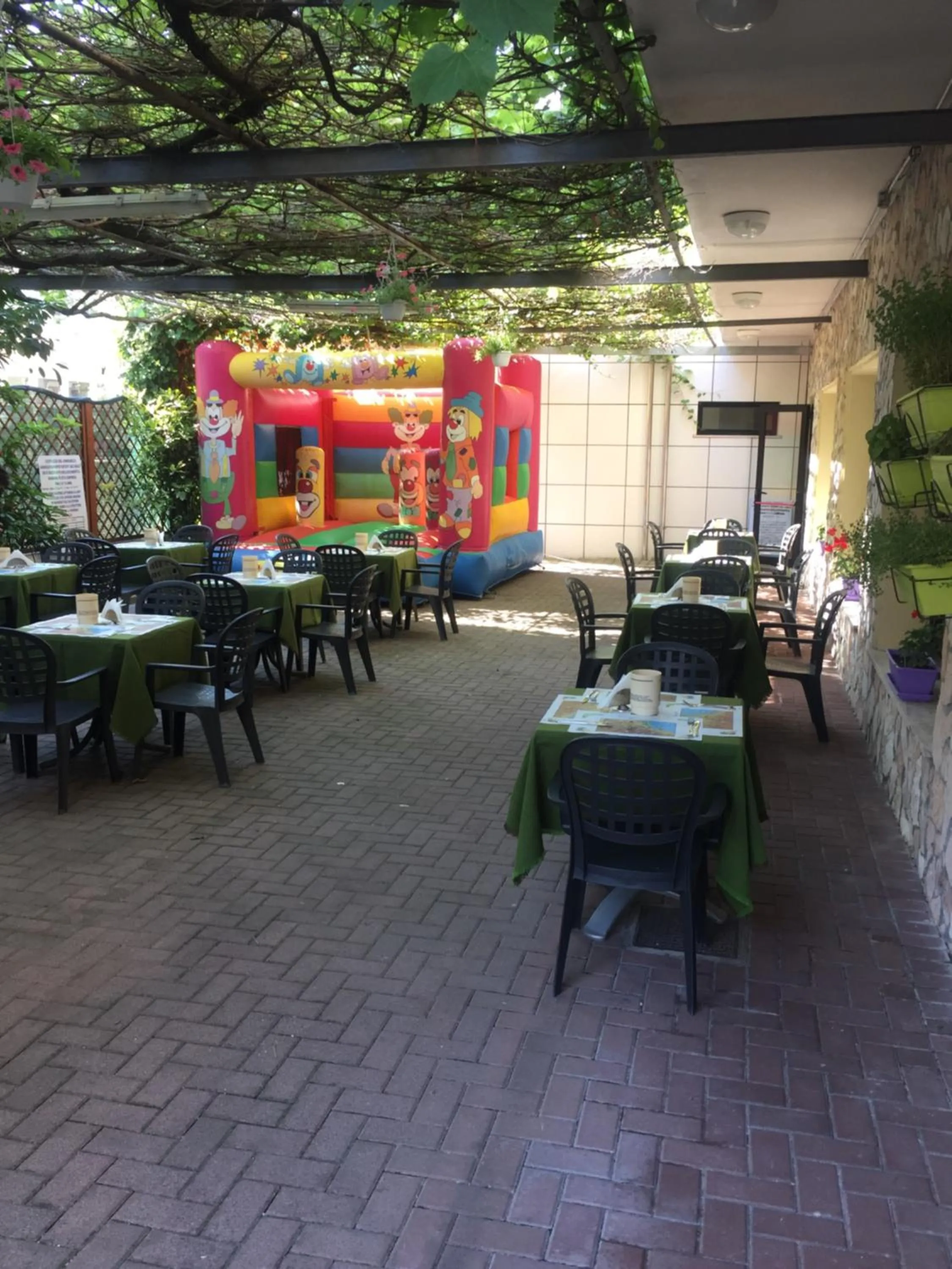 Patio in Hotel La Pergola