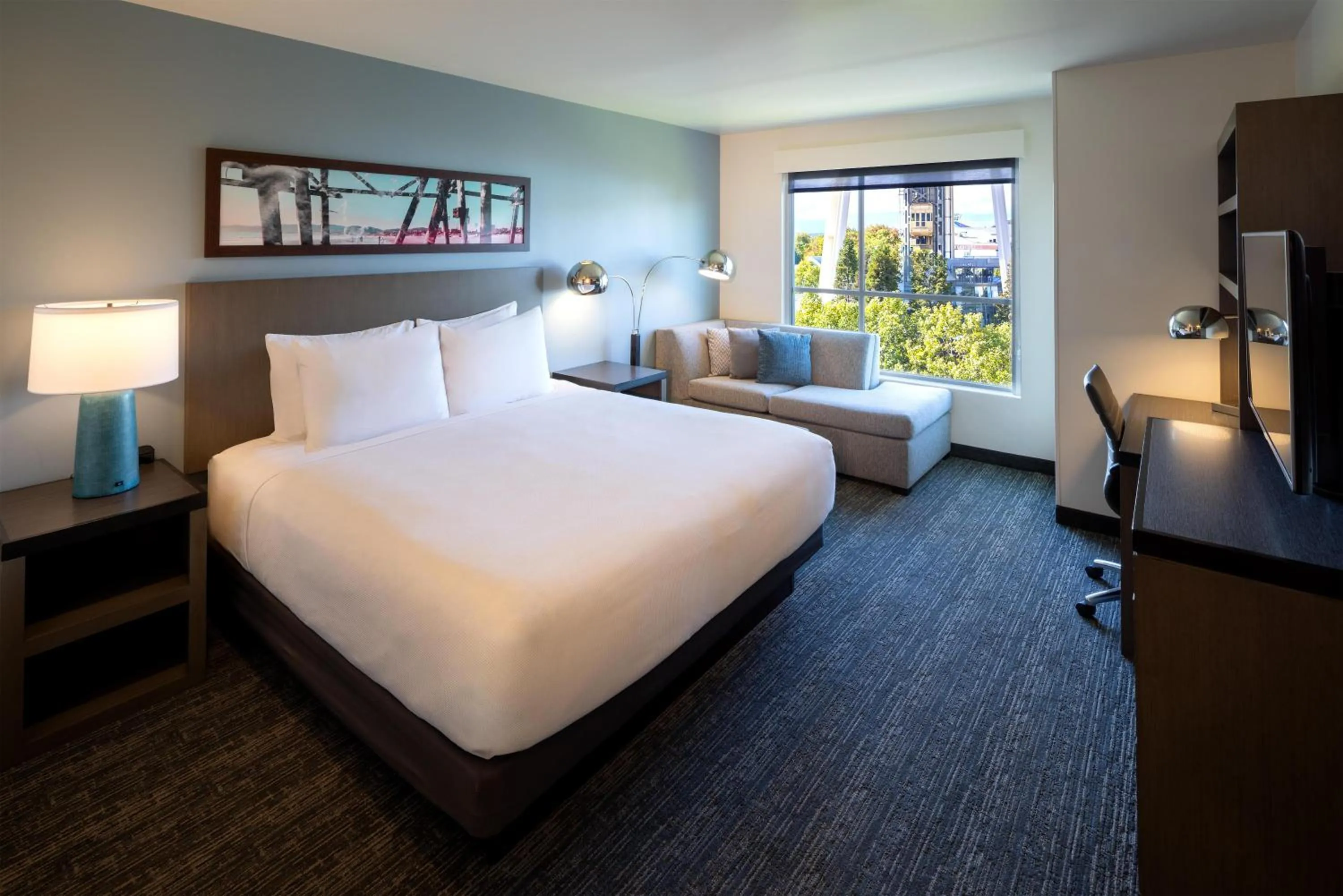 Photo of the whole room, Bed in Hyatt House Seattle Downtown
